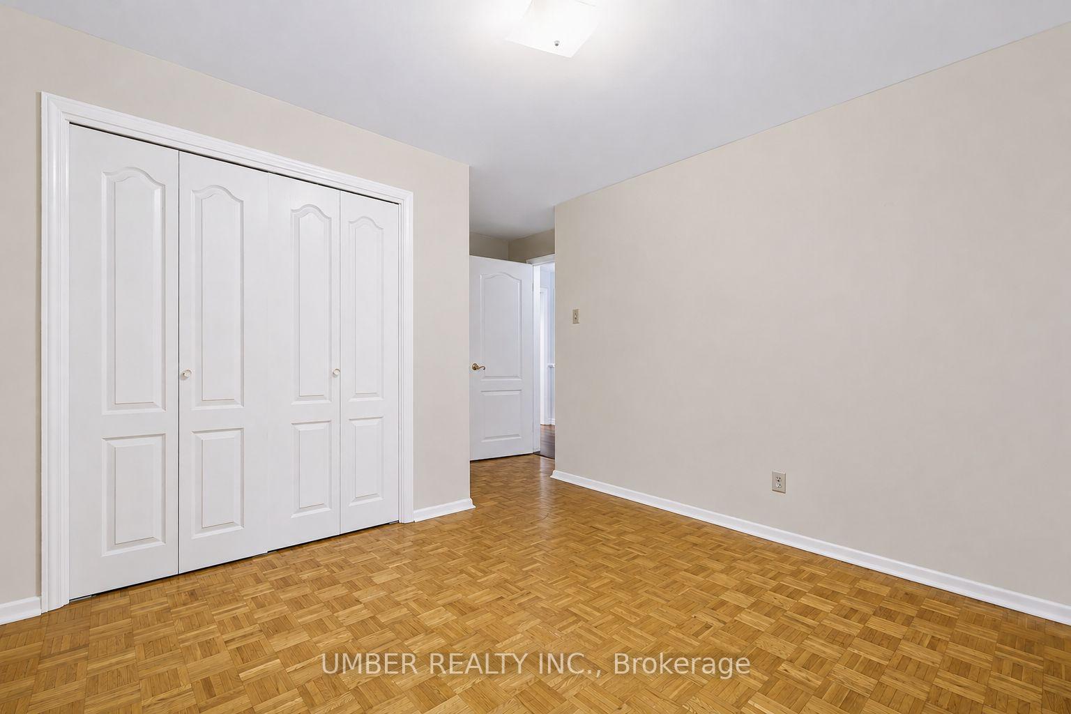 Photo 16 of 20 Bishop Court, Kitchener, Heritage Park - Kitchener — HOMEH