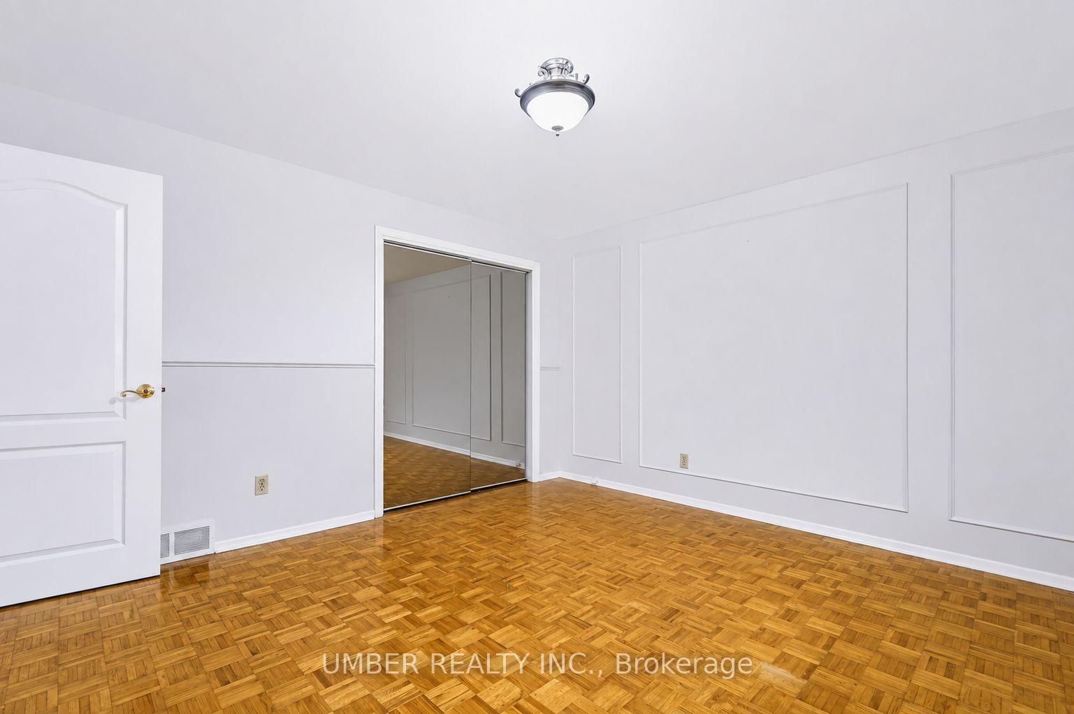 Photo 18 of 20 Bishop Court, Kitchener, Heritage Park - Kitchener — HOMEH