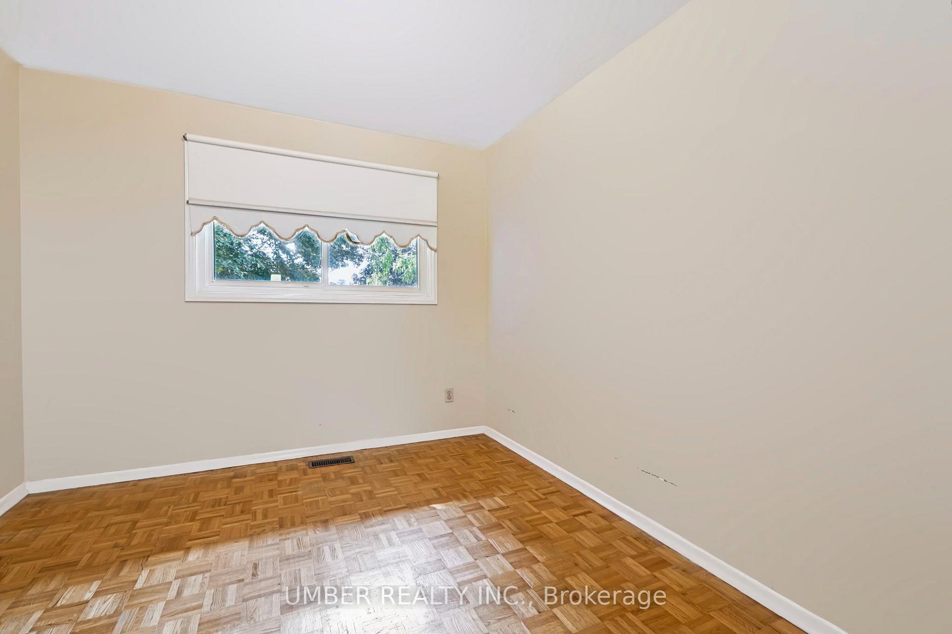 Photo 21 of 20 Bishop Court, Kitchener, Heritage Park - Kitchener — HOMEH