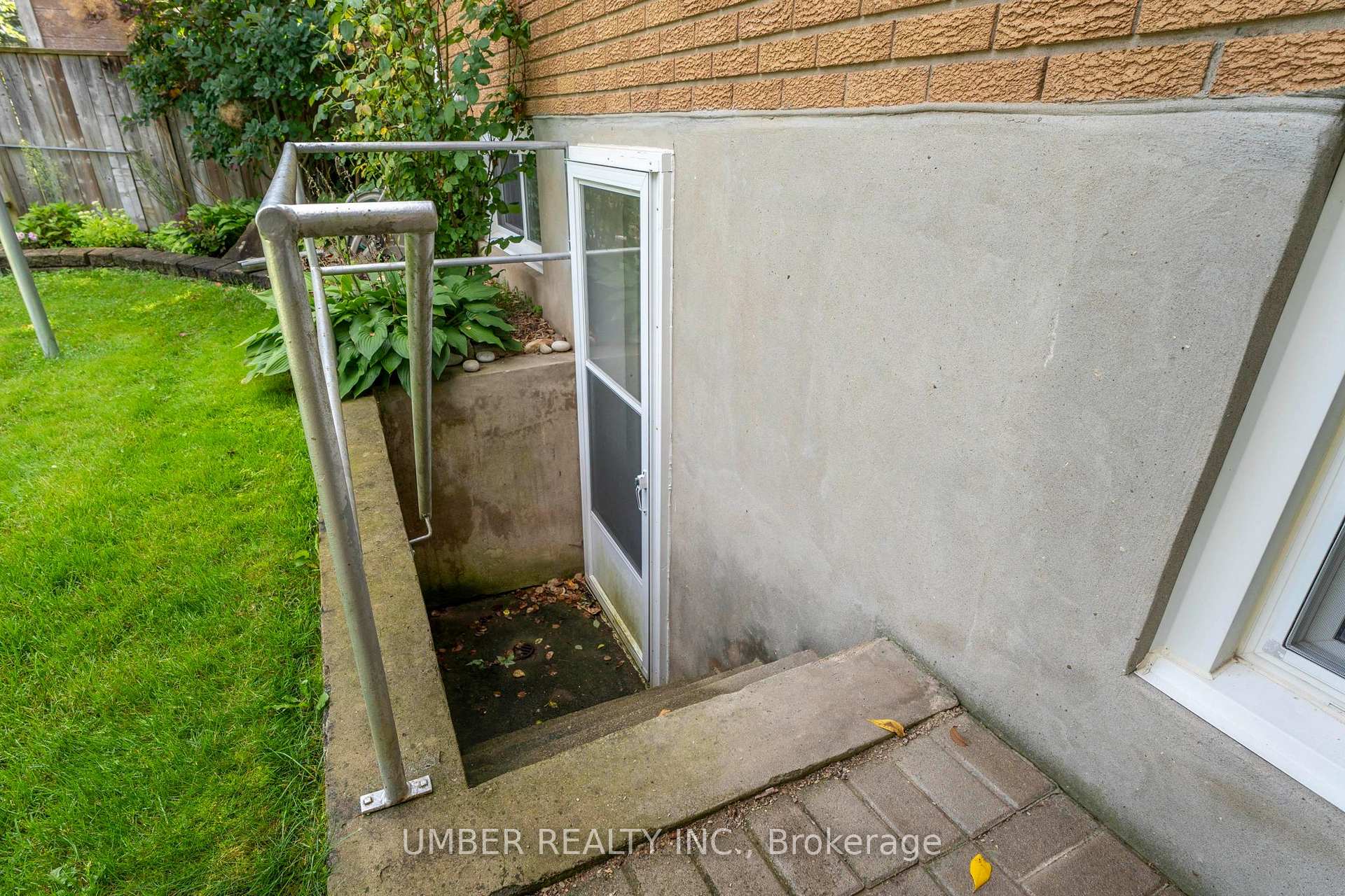 Photo 25 of 20 Bishop Court, Kitchener, Heritage Park - Kitchener — HOMEH