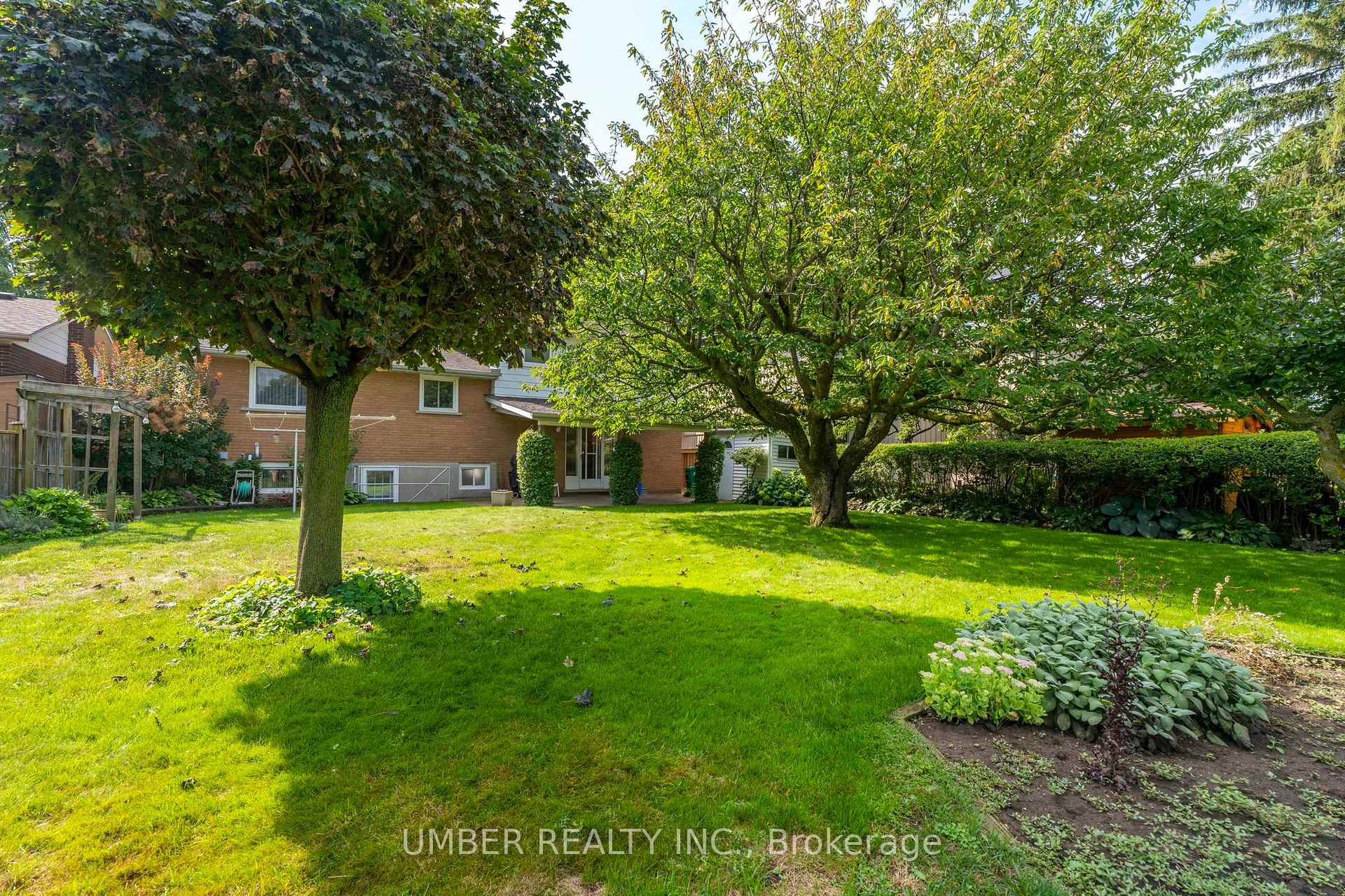 Photo 29 of 20 Bishop Court, Kitchener, Heritage Park - Kitchener — HOMEH