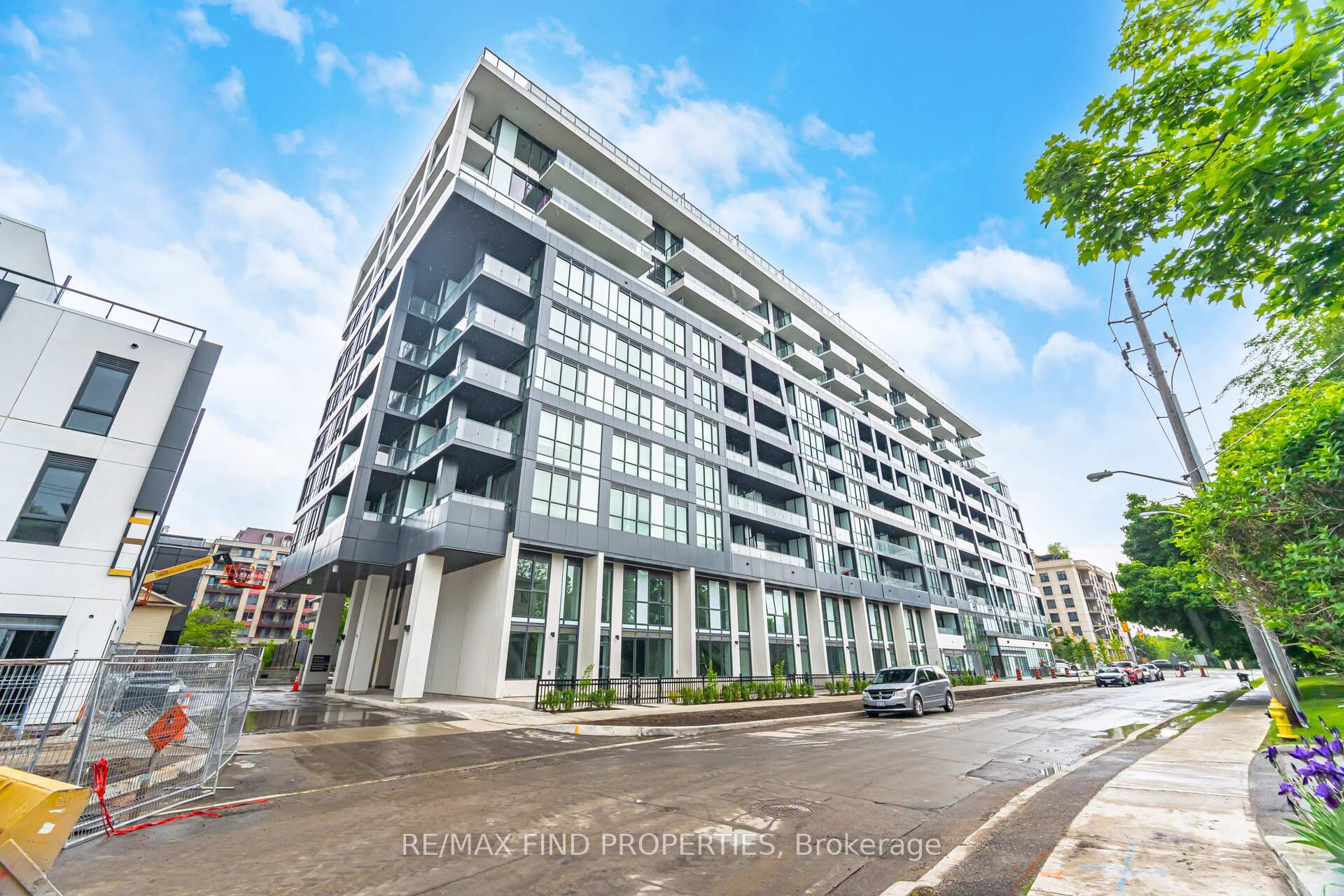 Photo 2 of Unit 910, 6 Greenbriar Road, North York, Bayview Village — HOMEH