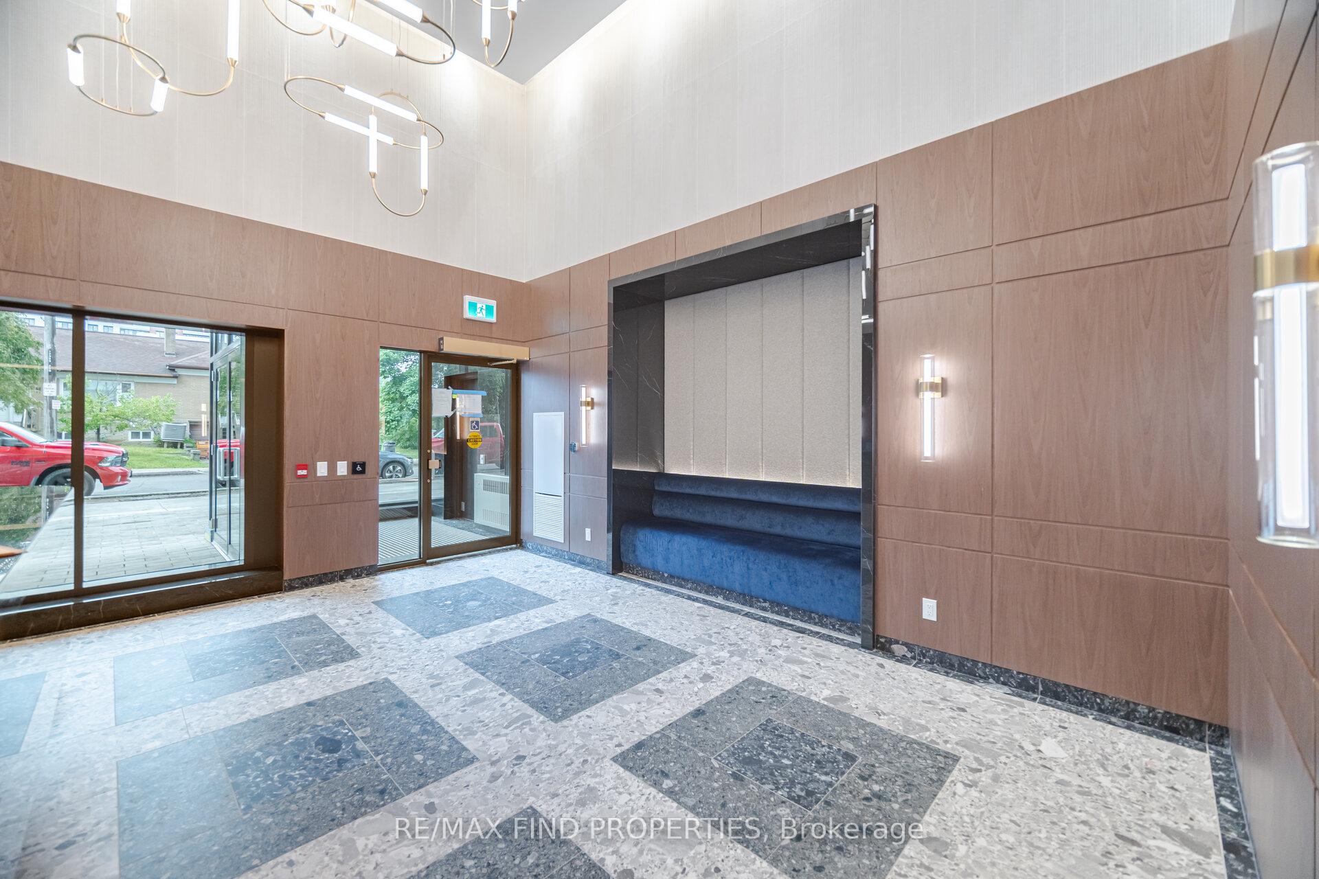 Photo 4 of Unit 910, 6 Greenbriar Road, North York, Bayview Village — HOMEH