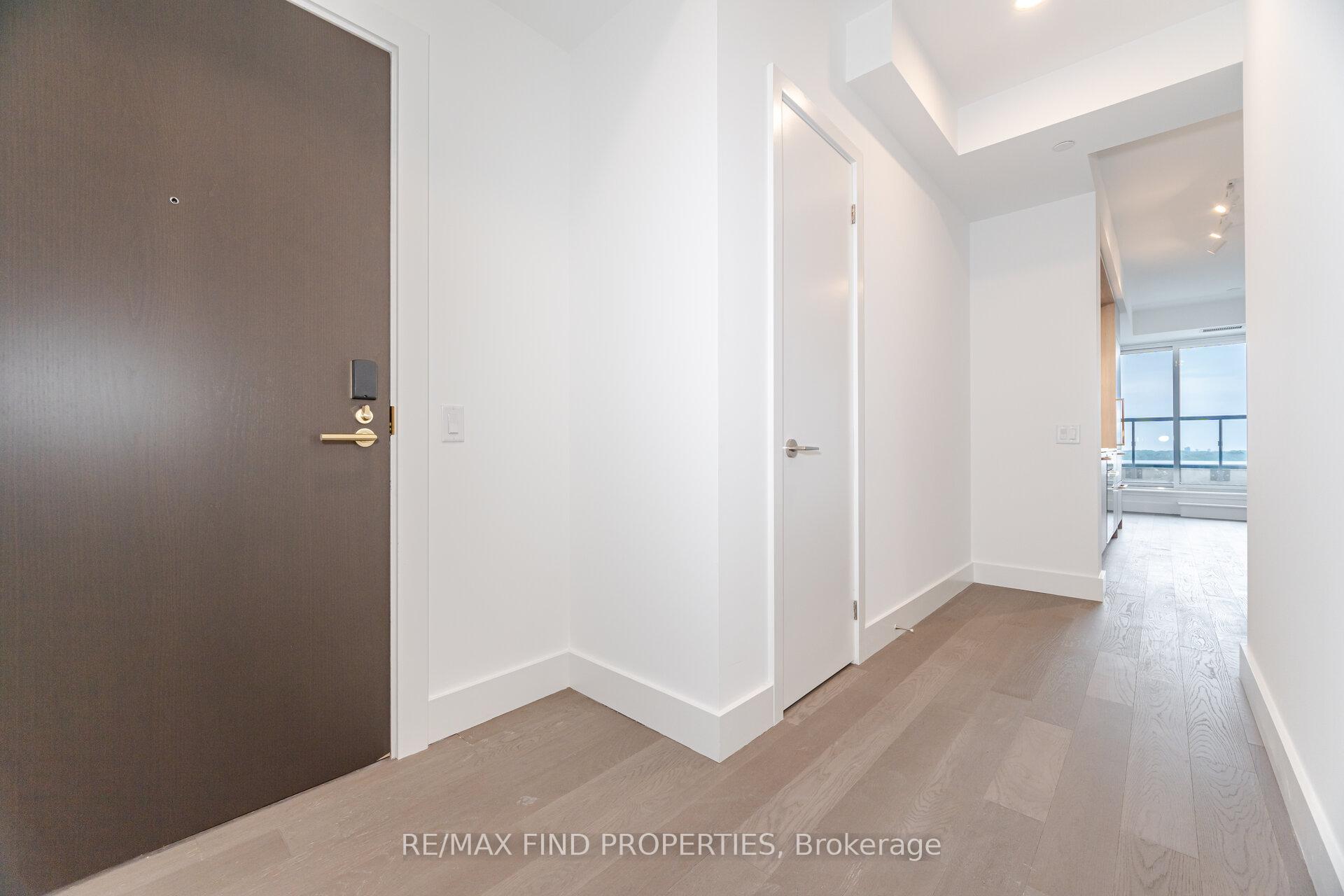 Photo 7 of Unit 910, 6 Greenbriar Road, North York, Bayview Village — HOMEH