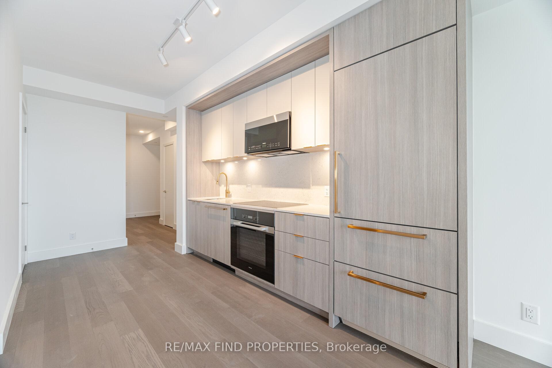 Photo 8 of Unit 910, 6 Greenbriar Road, North York, Bayview Village — HOMEH