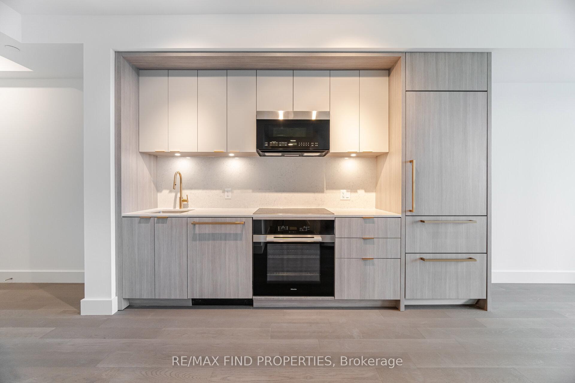 Photo 9 of Unit 910, 6 Greenbriar Road, North York, Bayview Village — HOMEH