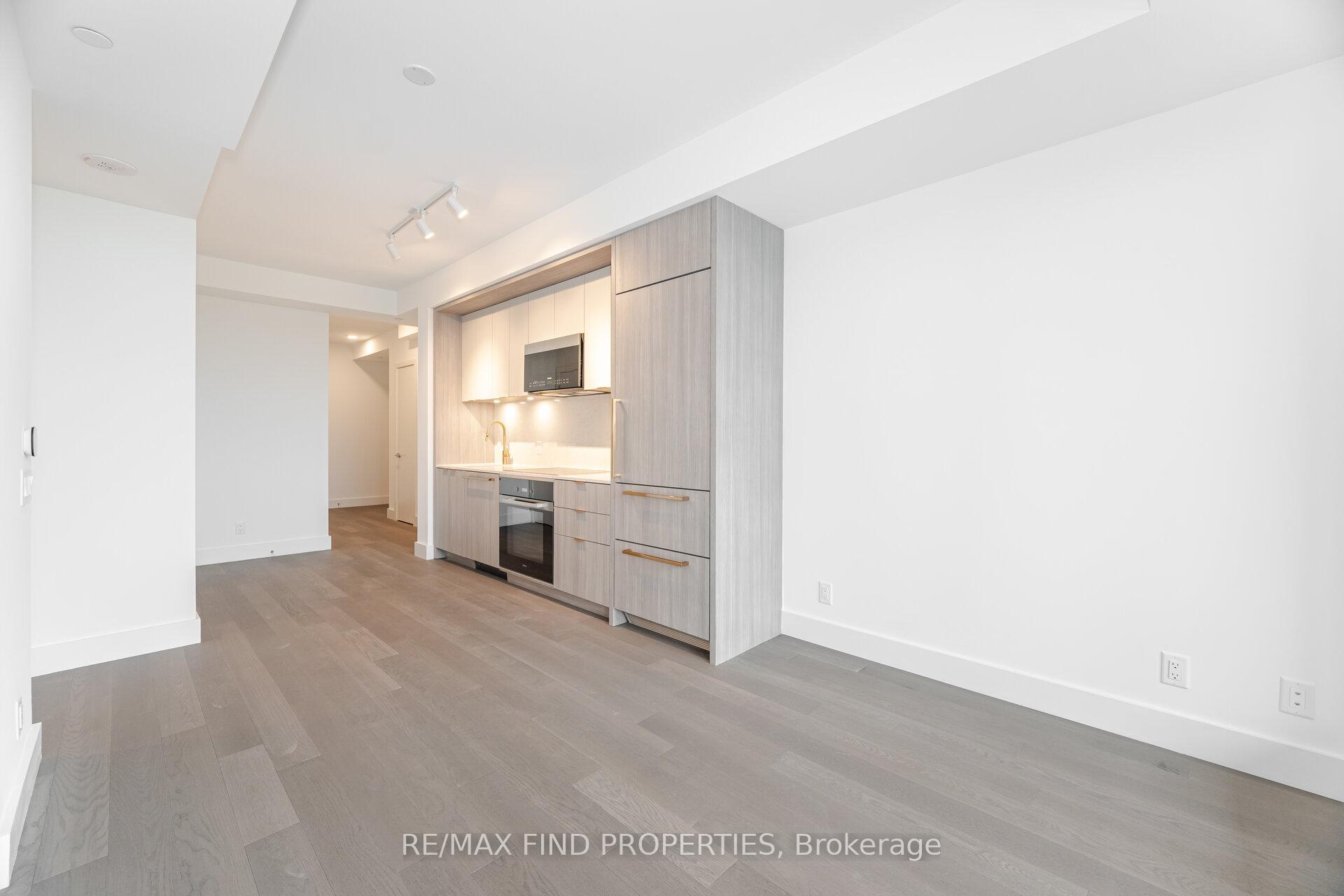 Photo 15 of Unit 910, 6 Greenbriar Road, North York, Bayview Village — HOMEH