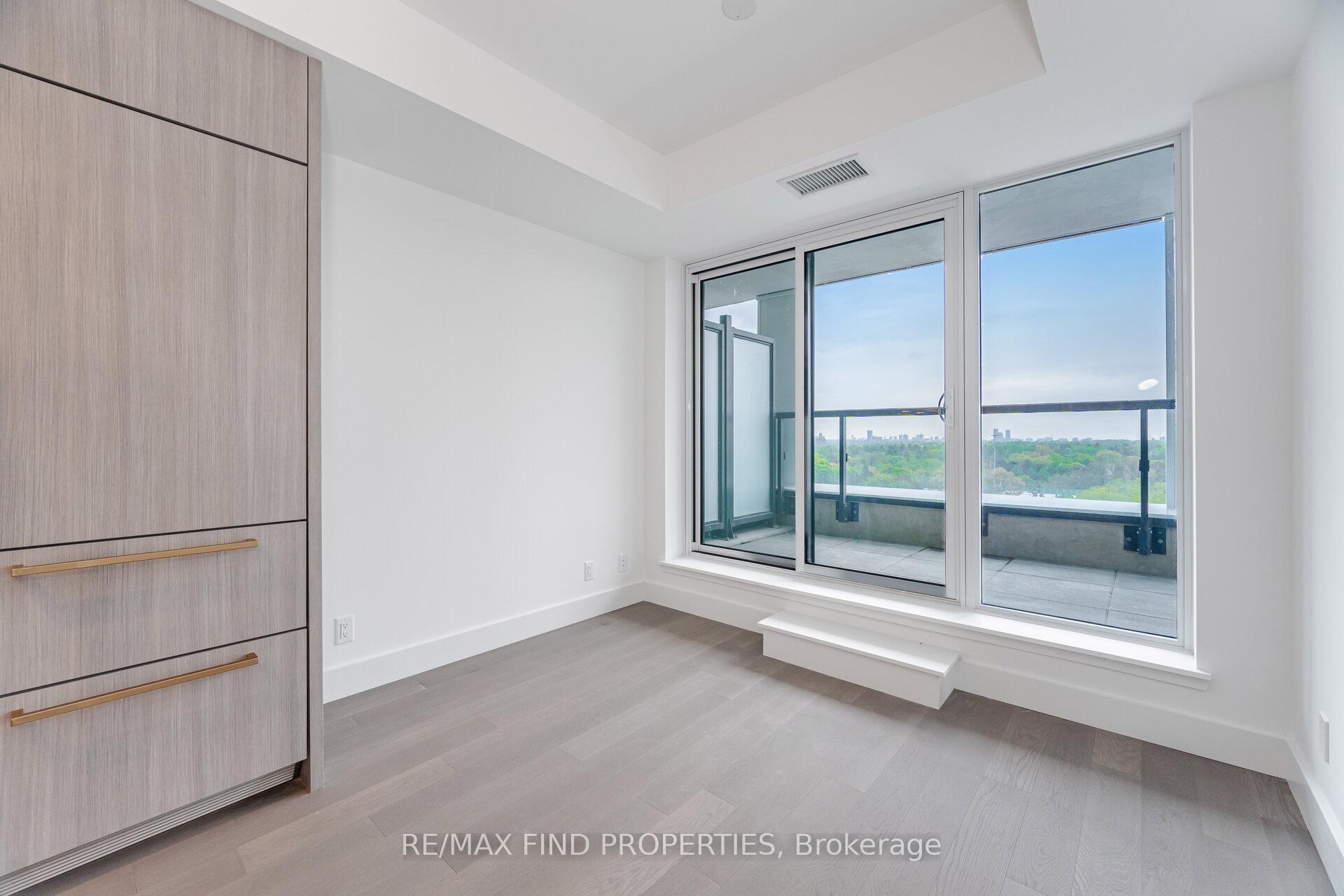 Photo 16 of Unit 910, 6 Greenbriar Road, North York, Bayview Village — HOMEH