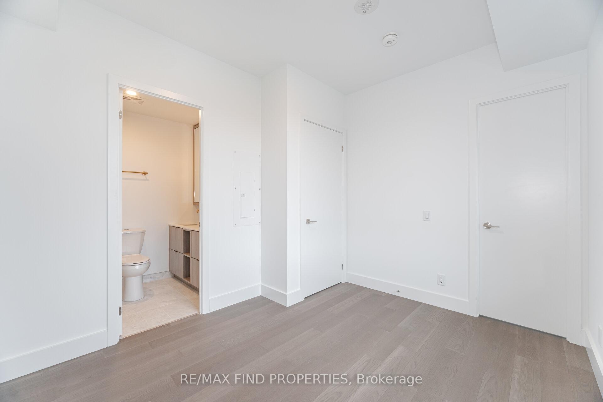 Photo 24 of Unit 910, 6 Greenbriar Road, North York, Bayview Village — HOMEH