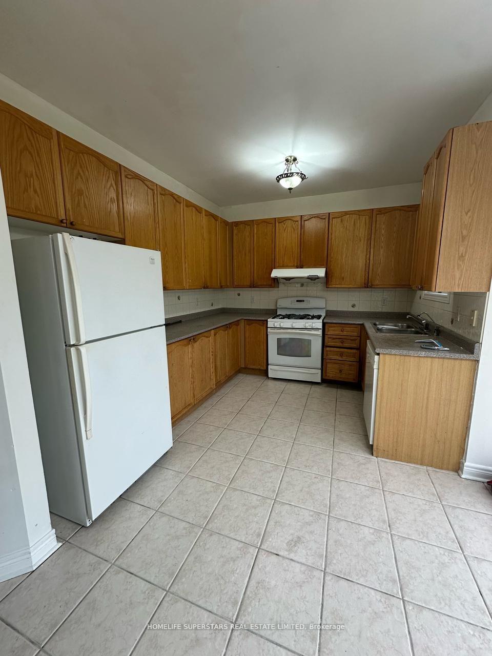 Photo 5 of 41 Thorndale Road, Brampton, Bram East — HOMEH