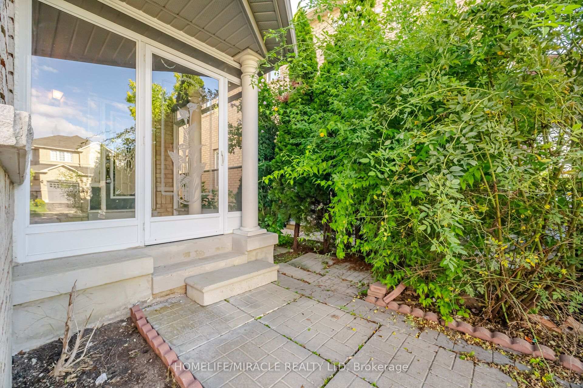 Photo 5 of 101 Crystalview Crescent, Brampton, Bram East — HOMEH