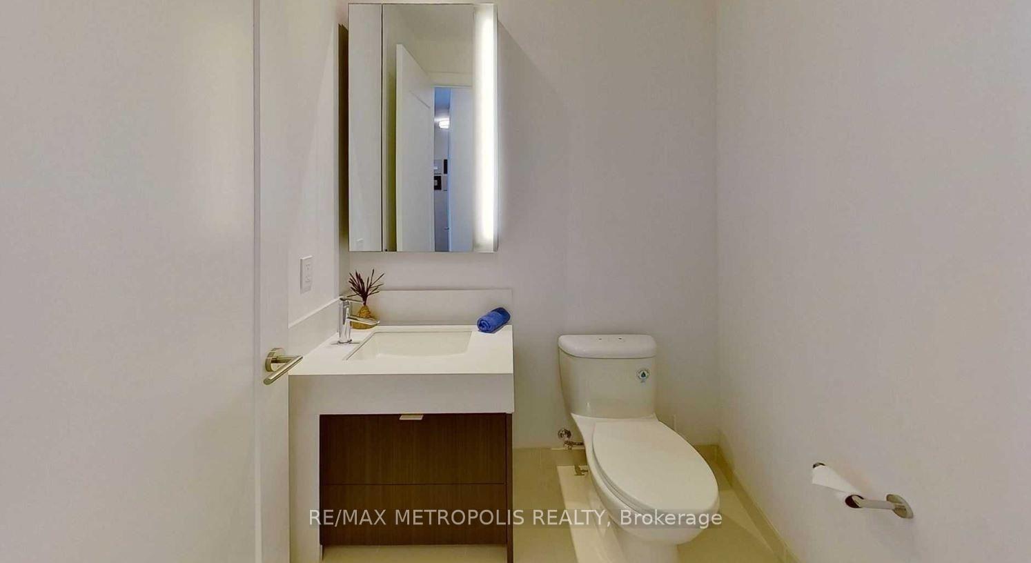 Photo 10 of Unit 6101, 10 York Street, Toronto, Waterfront Communities — HOMEH
