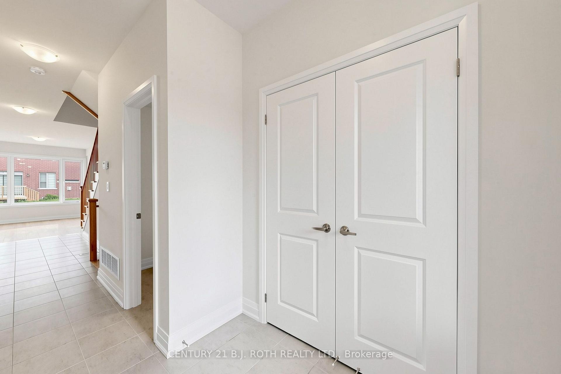 Photo 6 of 115 Corley Street E, Kawartha Lakes, Lindsay — HOMEH