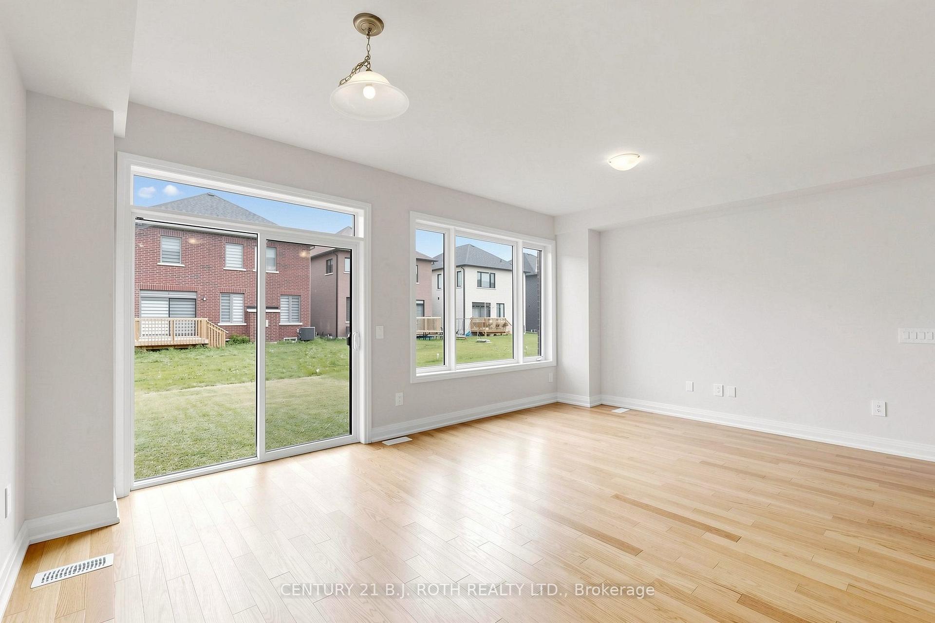 Photo 9 of 115 Corley Street E, Kawartha Lakes, Lindsay — HOMEH