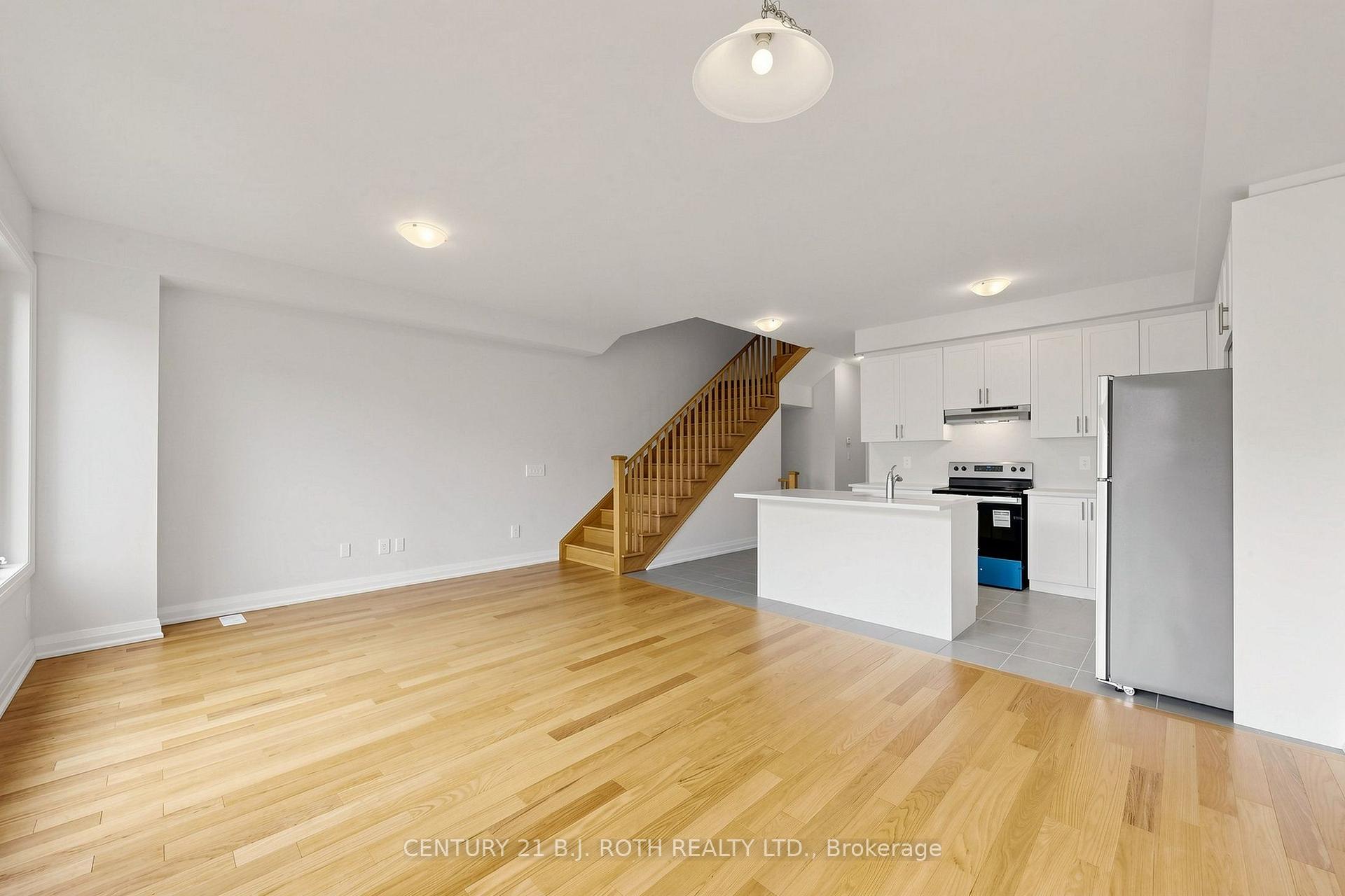 Photo 10 of 115 Corley Street E, Kawartha Lakes, Lindsay — HOMEH
