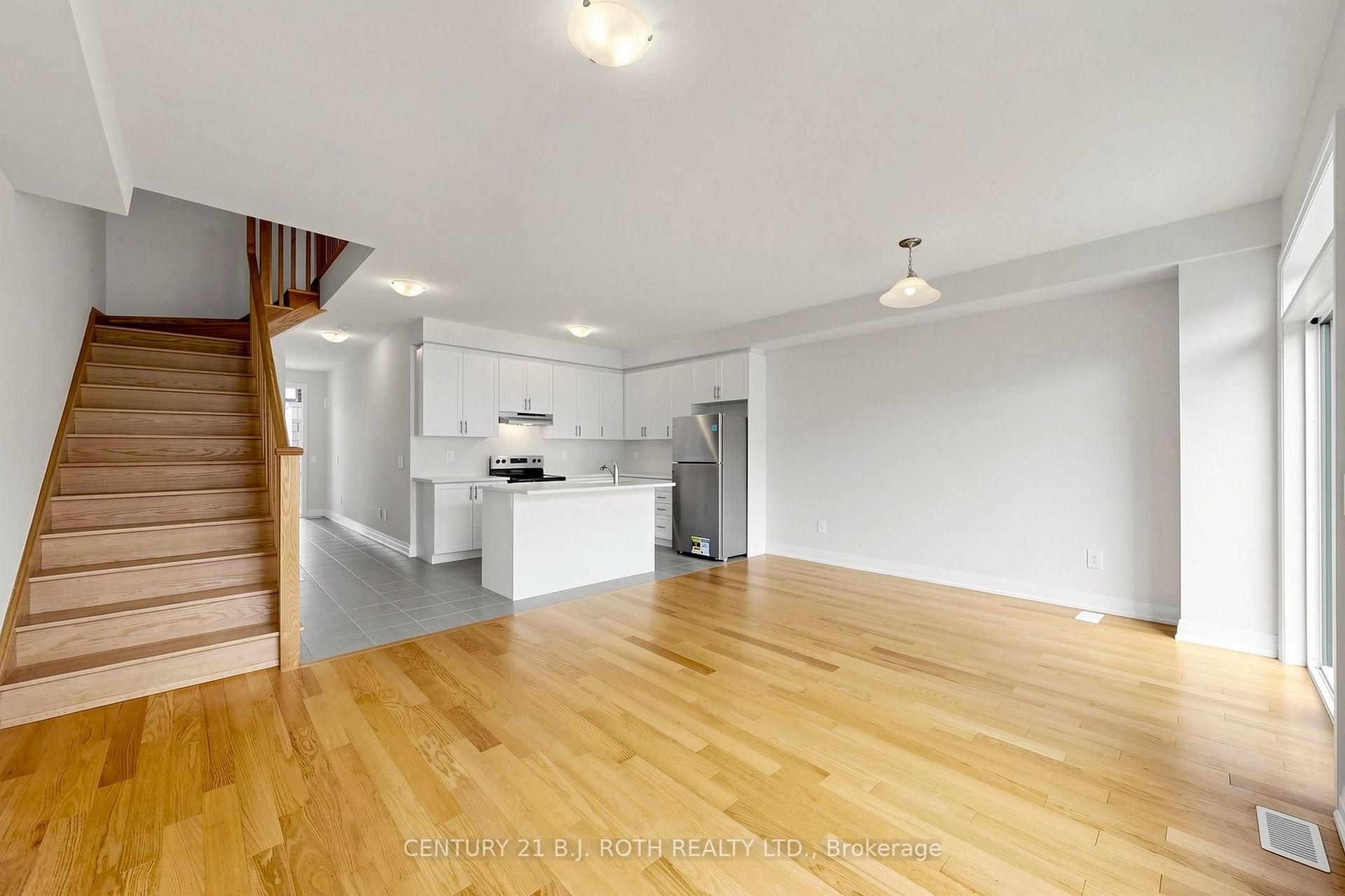Photo 12 of 115 Corley Street E, Kawartha Lakes, Lindsay — HOMEH