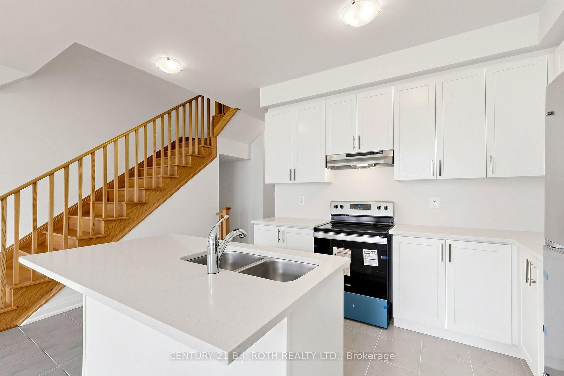 Photo 13 of 115 Corley Street E, Kawartha Lakes, Lindsay — HOMEH