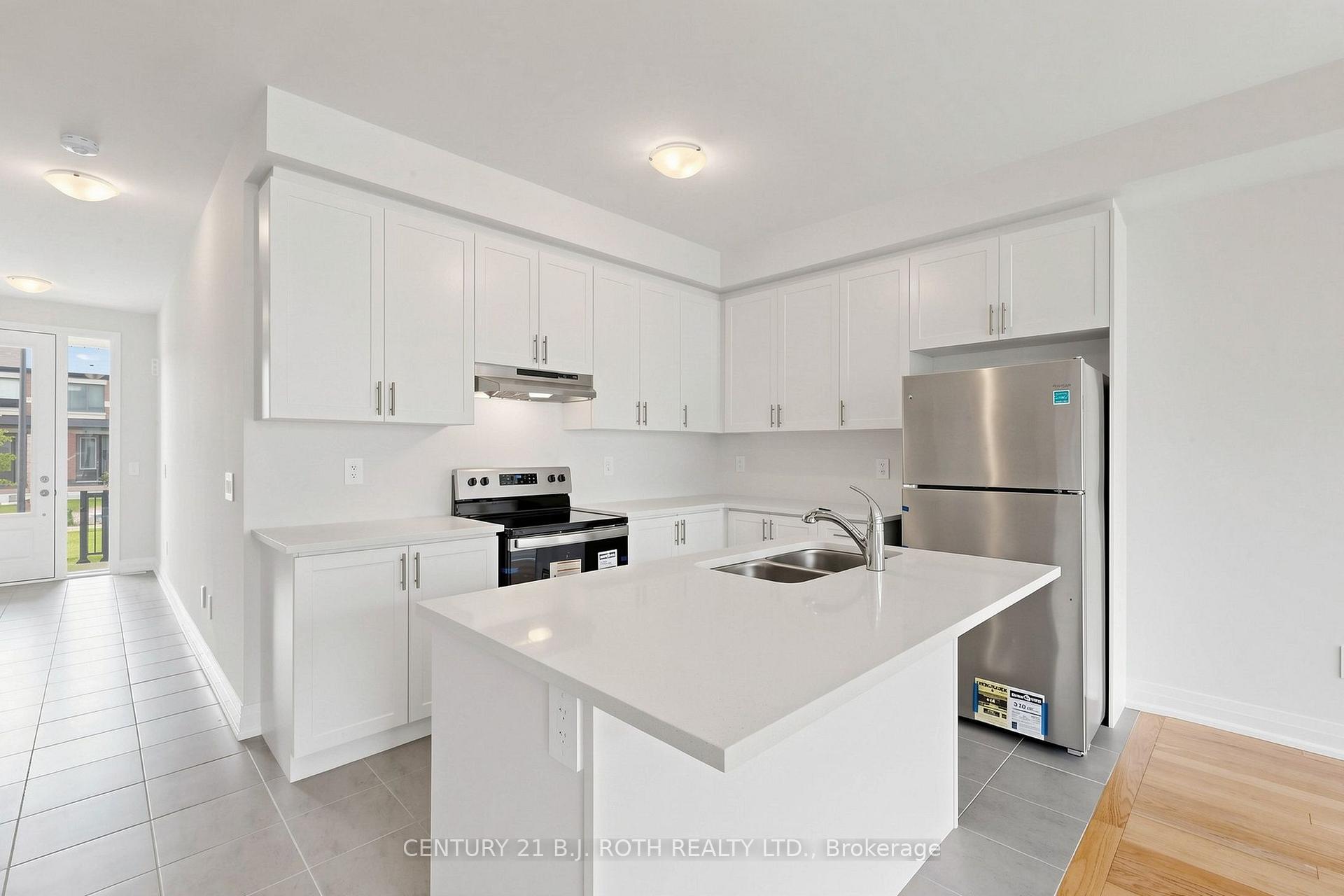 Photo 15 of 115 Corley Street E, Kawartha Lakes, Lindsay — HOMEH