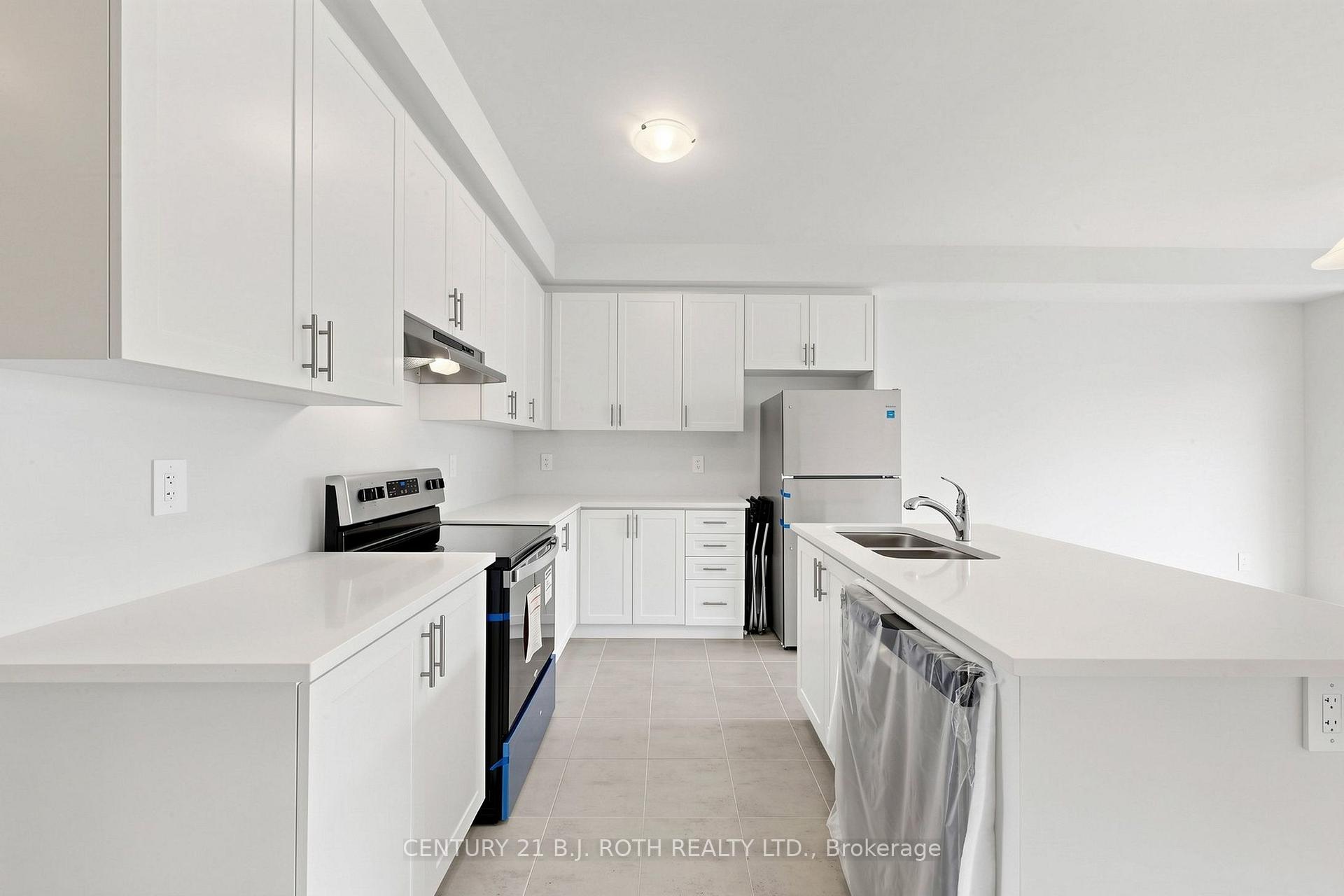 Photo 16 of 115 Corley Street E, Kawartha Lakes, Lindsay — HOMEH