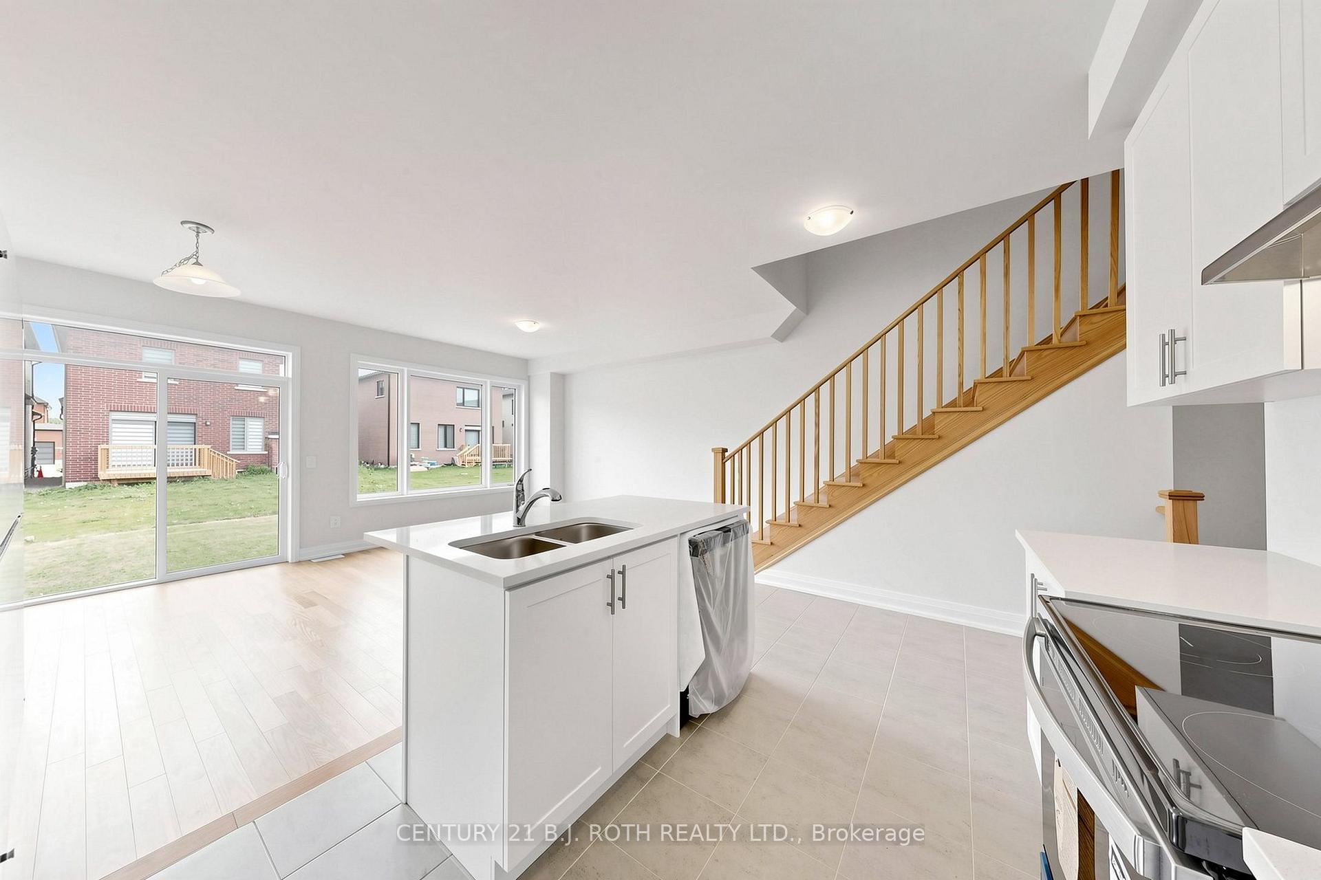 Photo 20 of 115 Corley Street E, Kawartha Lakes, Lindsay — HOMEH