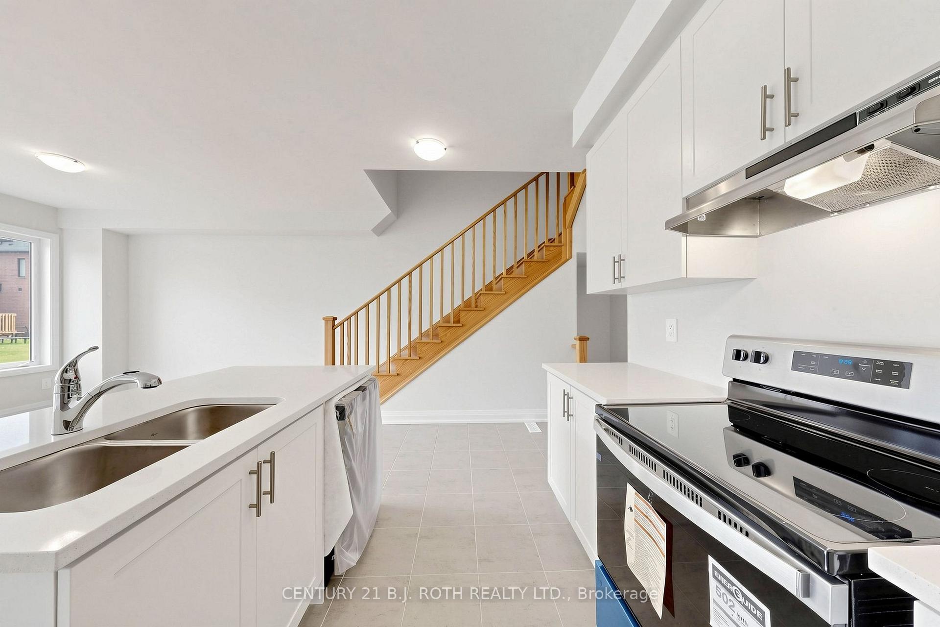 Photo 21 of 115 Corley Street E, Kawartha Lakes, Lindsay — HOMEH