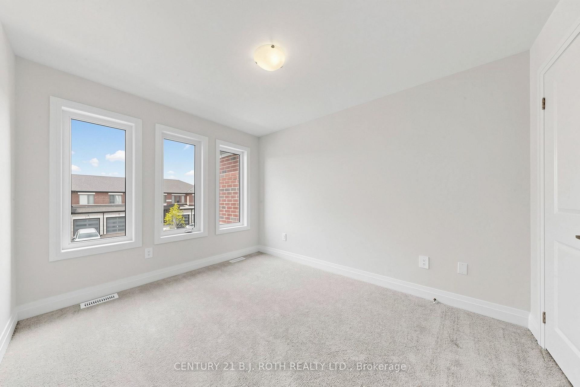 Photo 39 of 115 Corley Street E, Kawartha Lakes, Lindsay — HOMEH