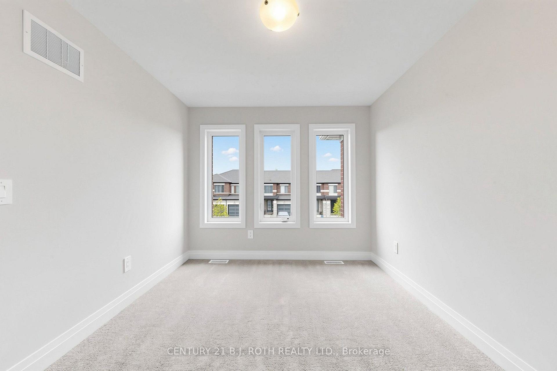 Photo 40 of 115 Corley Street E, Kawartha Lakes, Lindsay — HOMEH