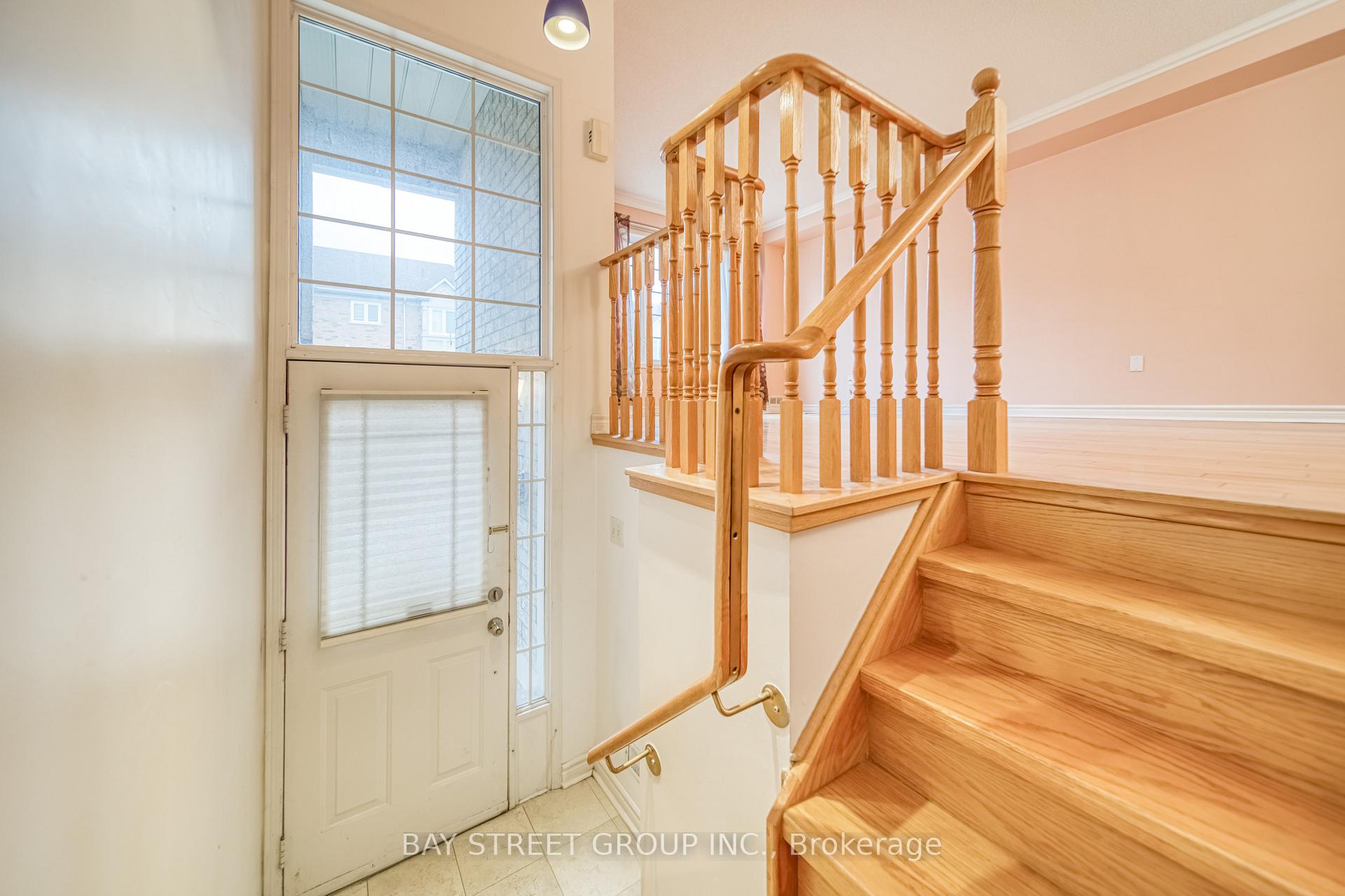 Photo 2 of 27 Orchid Road, Markham, Commerce Valley — HOMEH