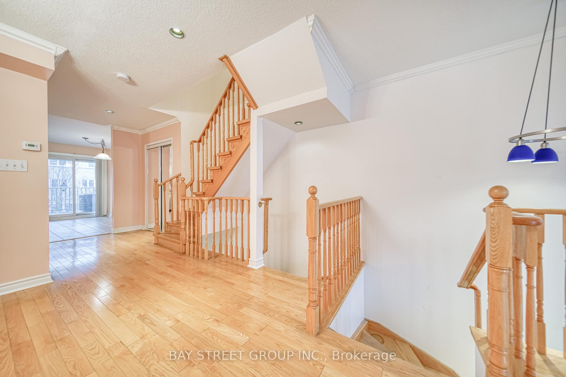 Photo 3 of 27 Orchid Road, Markham, Commerce Valley — HOMEH