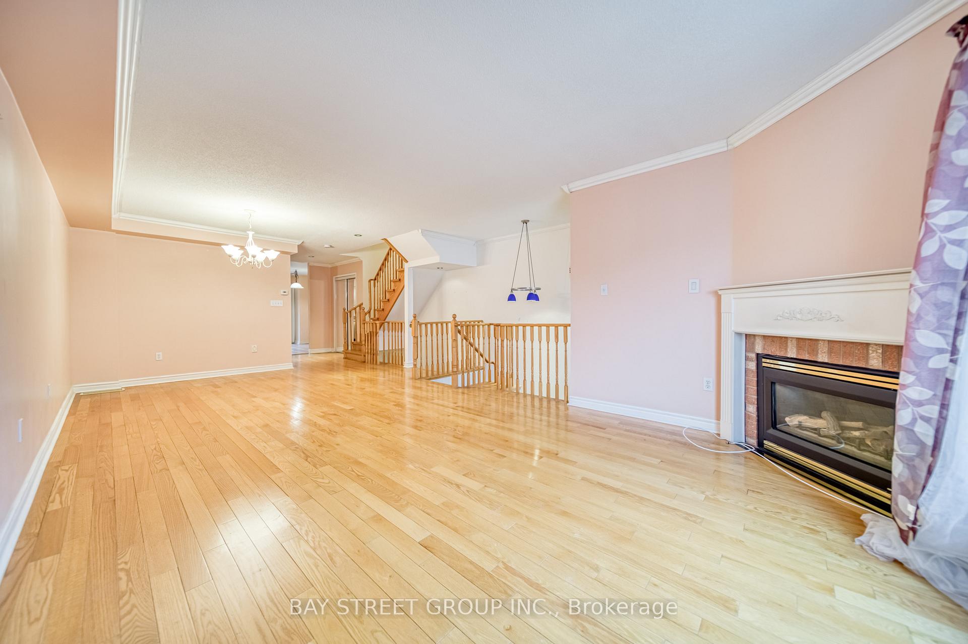 Photo 4 of 27 Orchid Road, Markham, Commerce Valley — HOMEH