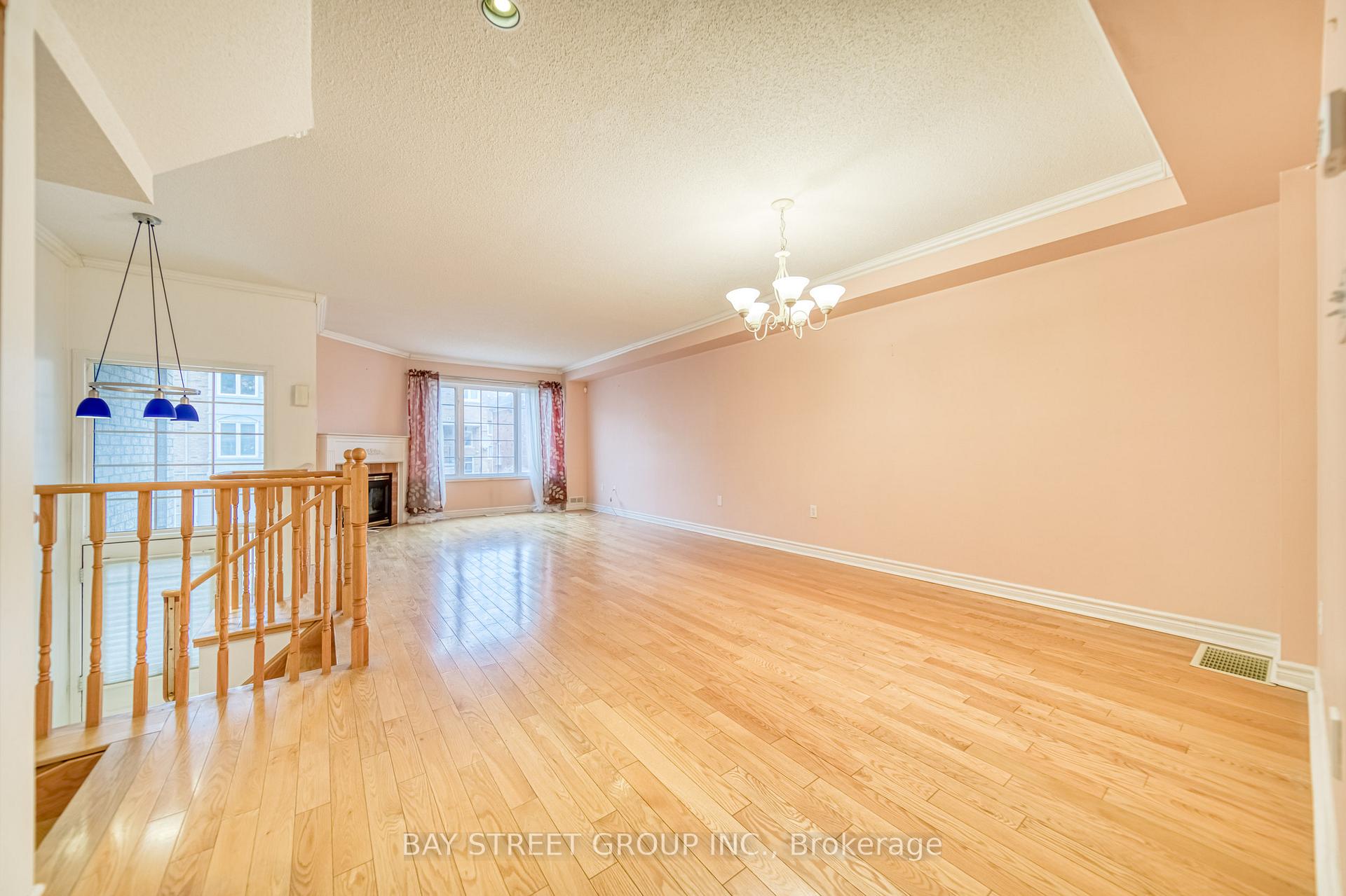 Photo 6 of 27 Orchid Road, Markham, Commerce Valley — HOMEH