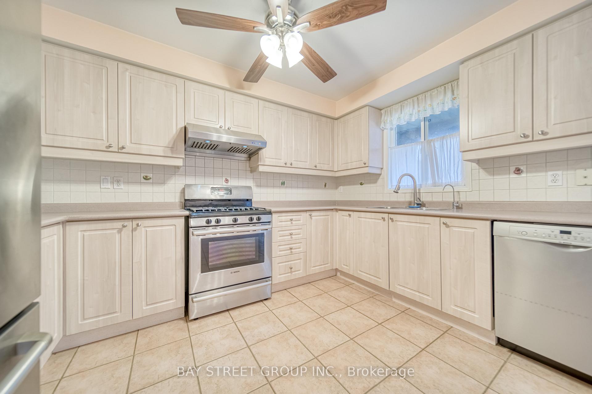 Photo 10 of 27 Orchid Road, Markham, Commerce Valley — HOMEH