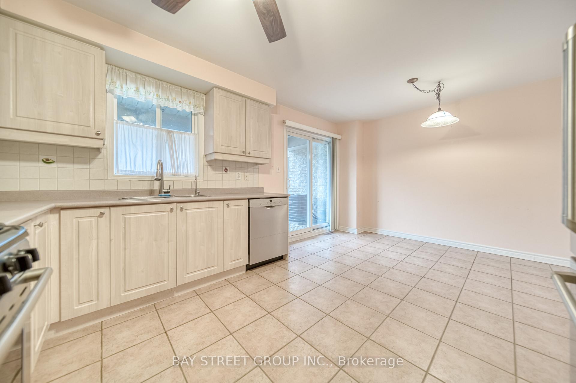 Photo 11 of 27 Orchid Road, Markham, Commerce Valley — HOMEH