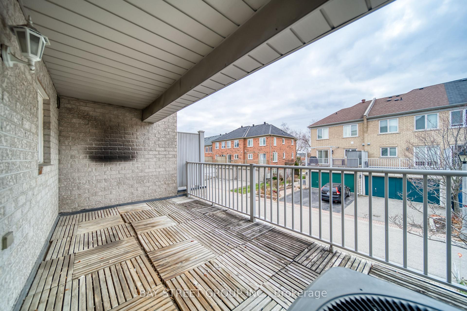 Photo 13 of 27 Orchid Road, Markham, Commerce Valley — HOMEH