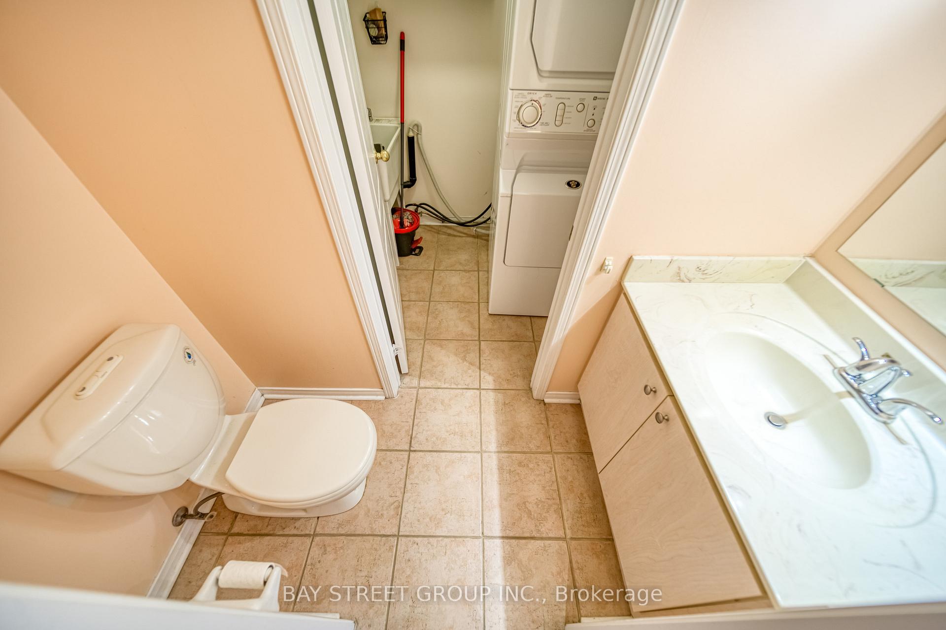 Photo 15 of 27 Orchid Road, Markham, Commerce Valley — HOMEH