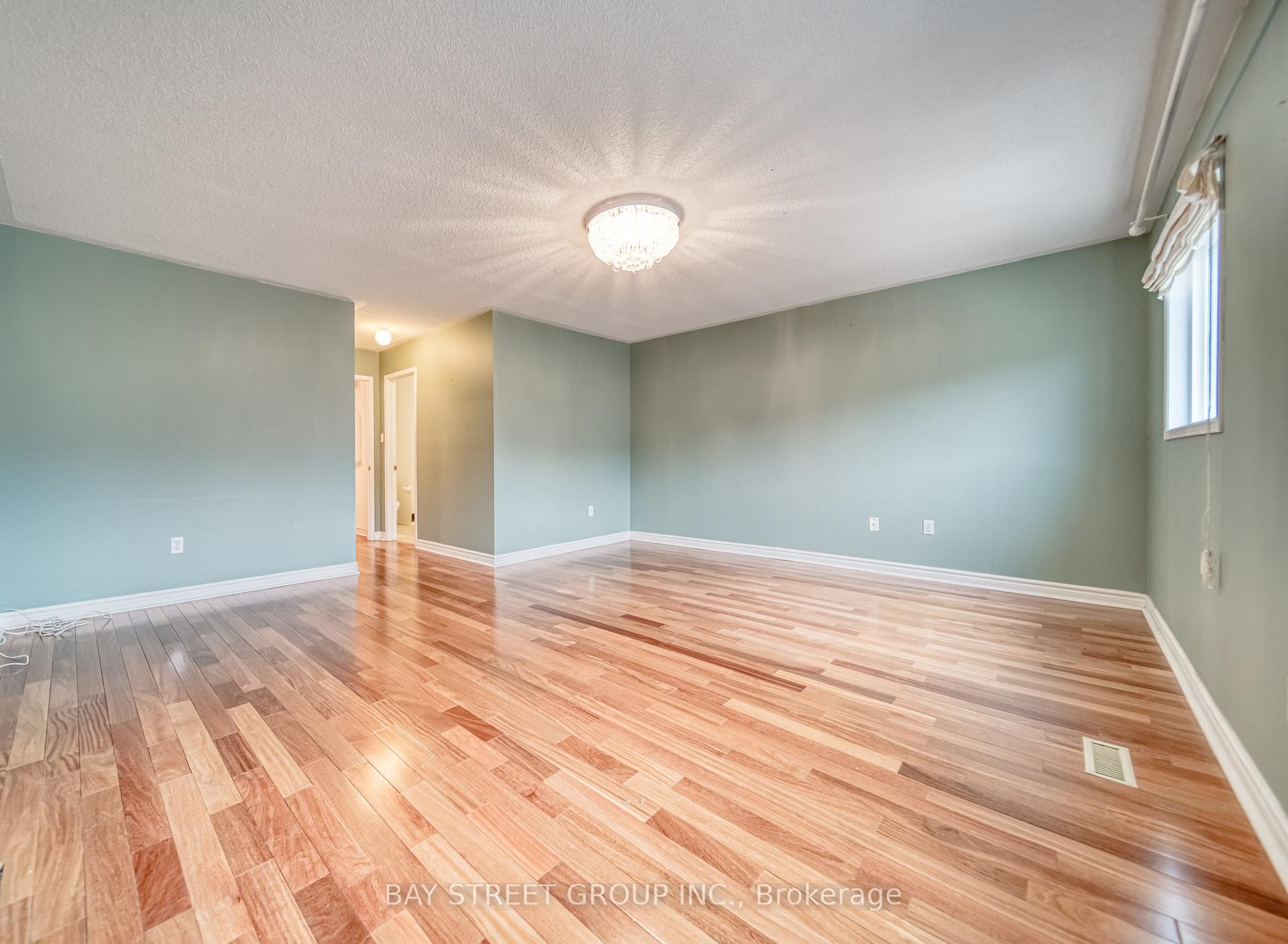 Photo 18 of 27 Orchid Road, Markham, Commerce Valley — HOMEH