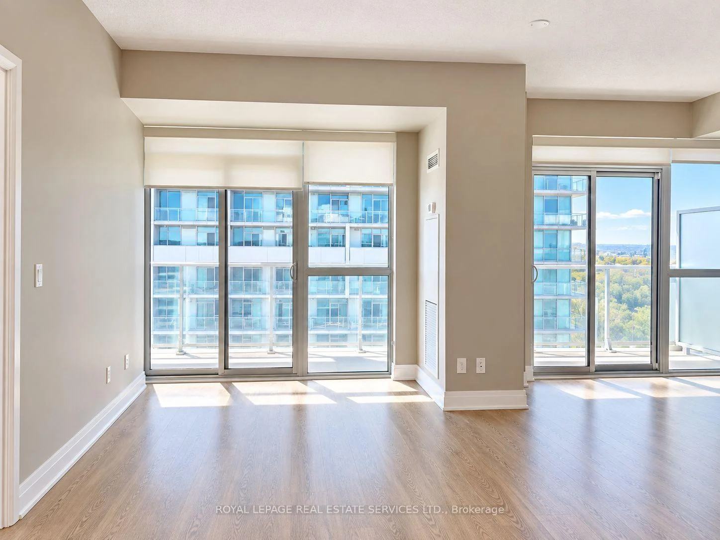 Photo 4 of Unit 1412, 55 Speers Road, Oakville, Central — HOMEH