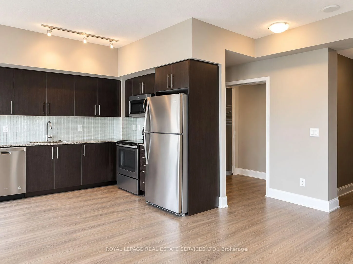 Photo 5 of Unit 1412, 55 Speers Road, Oakville, Central — HOMEH