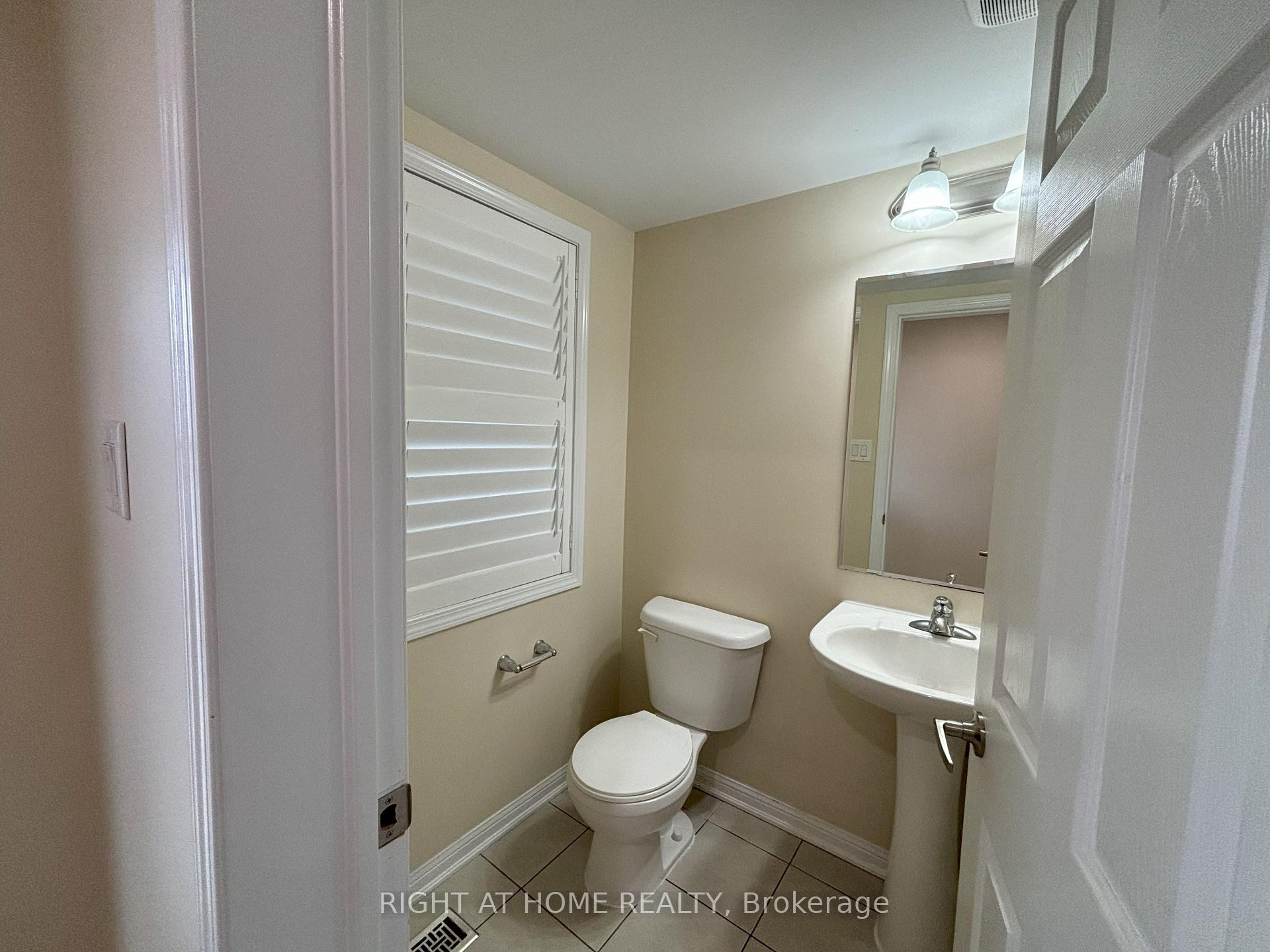 Photo 4 of 918 Farmstead Drive, Milton, Willmott — HOMEH