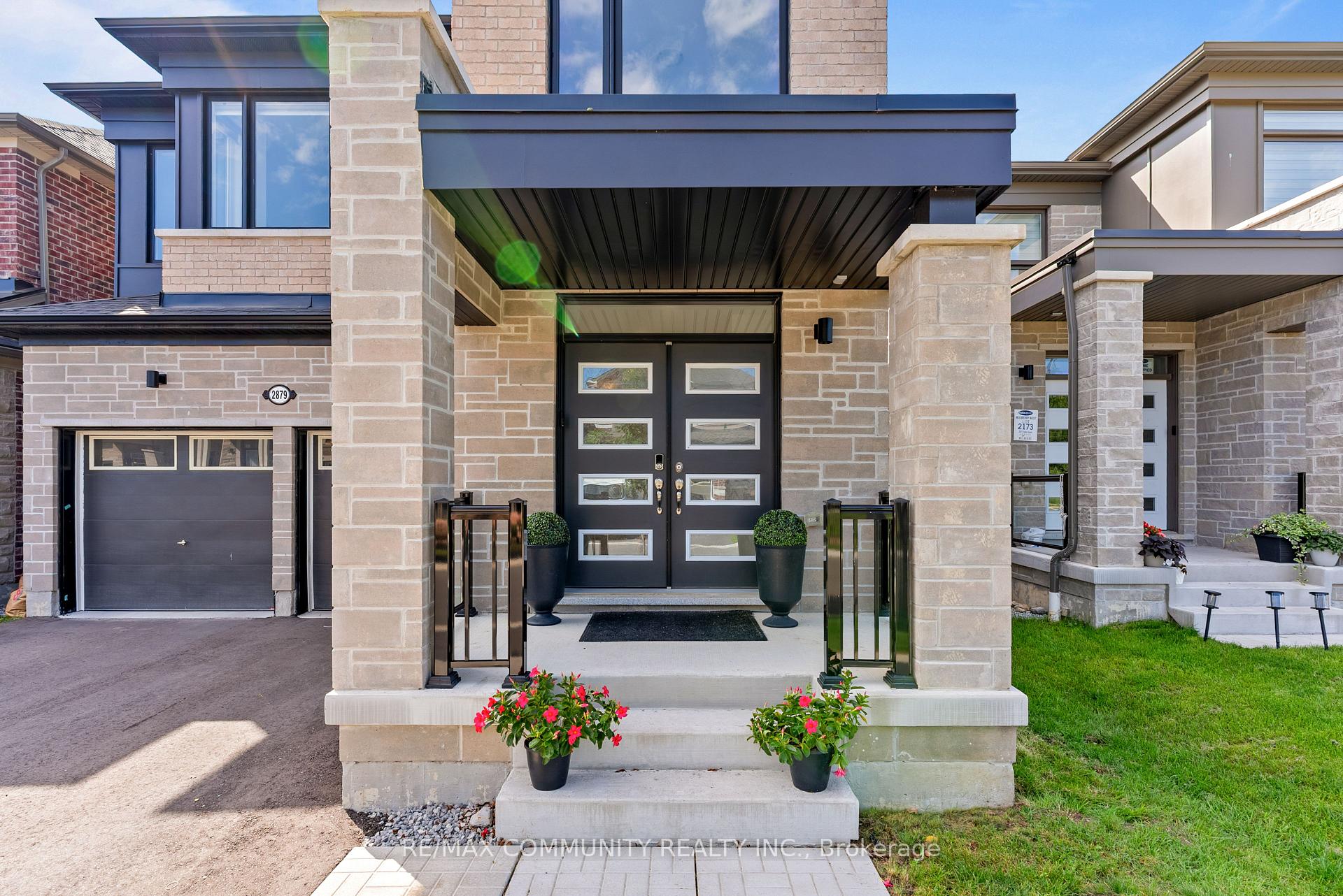 Photo 2 of 2879 Foxden Square, Pickering, Rural Pickering — HOMEH