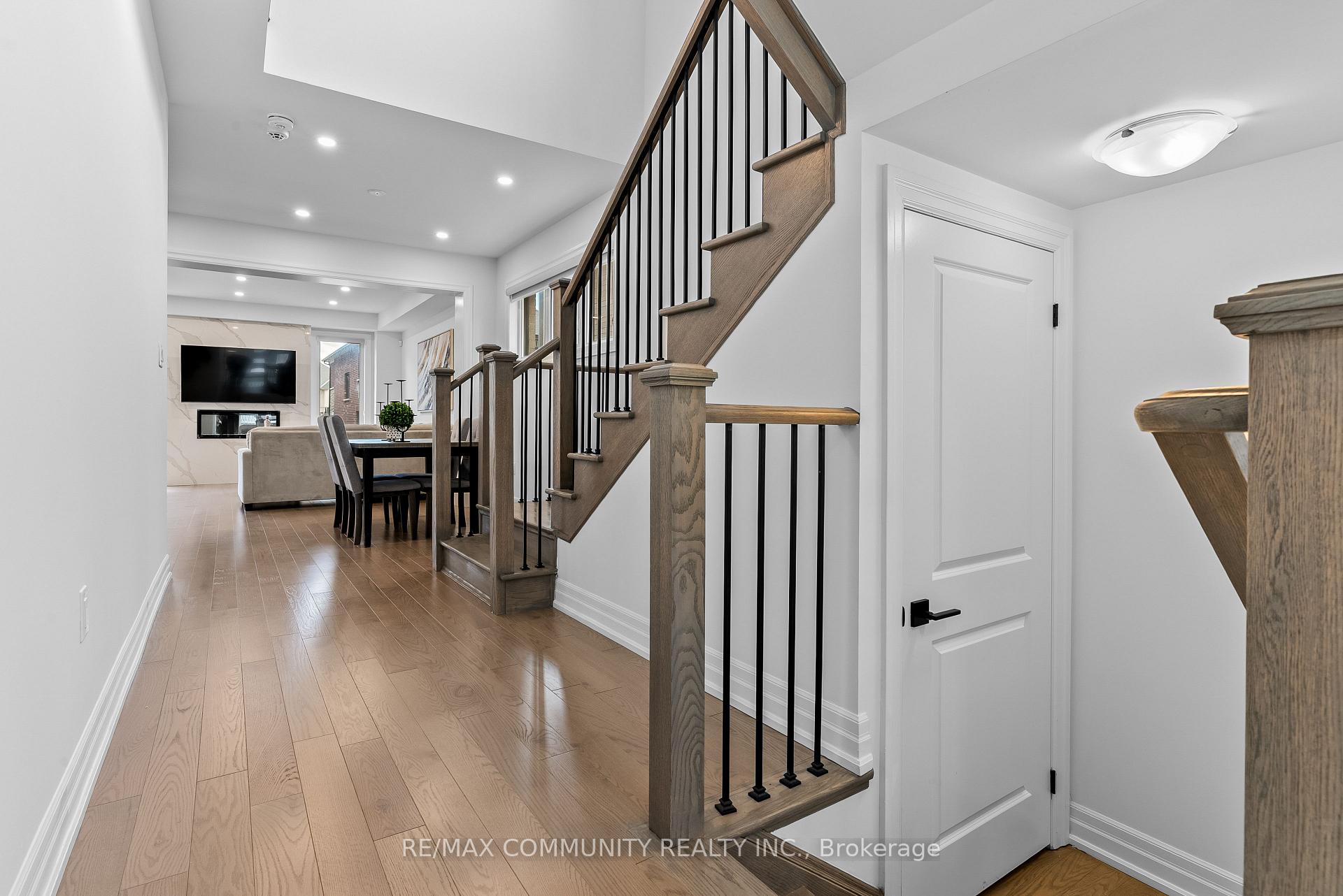 Photo 5 of 2879 Foxden Square, Pickering, Rural Pickering — HOMEH