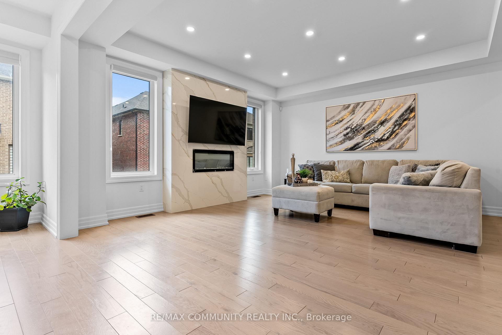 Photo 7 of 2879 Foxden Square, Pickering, Rural Pickering — HOMEH