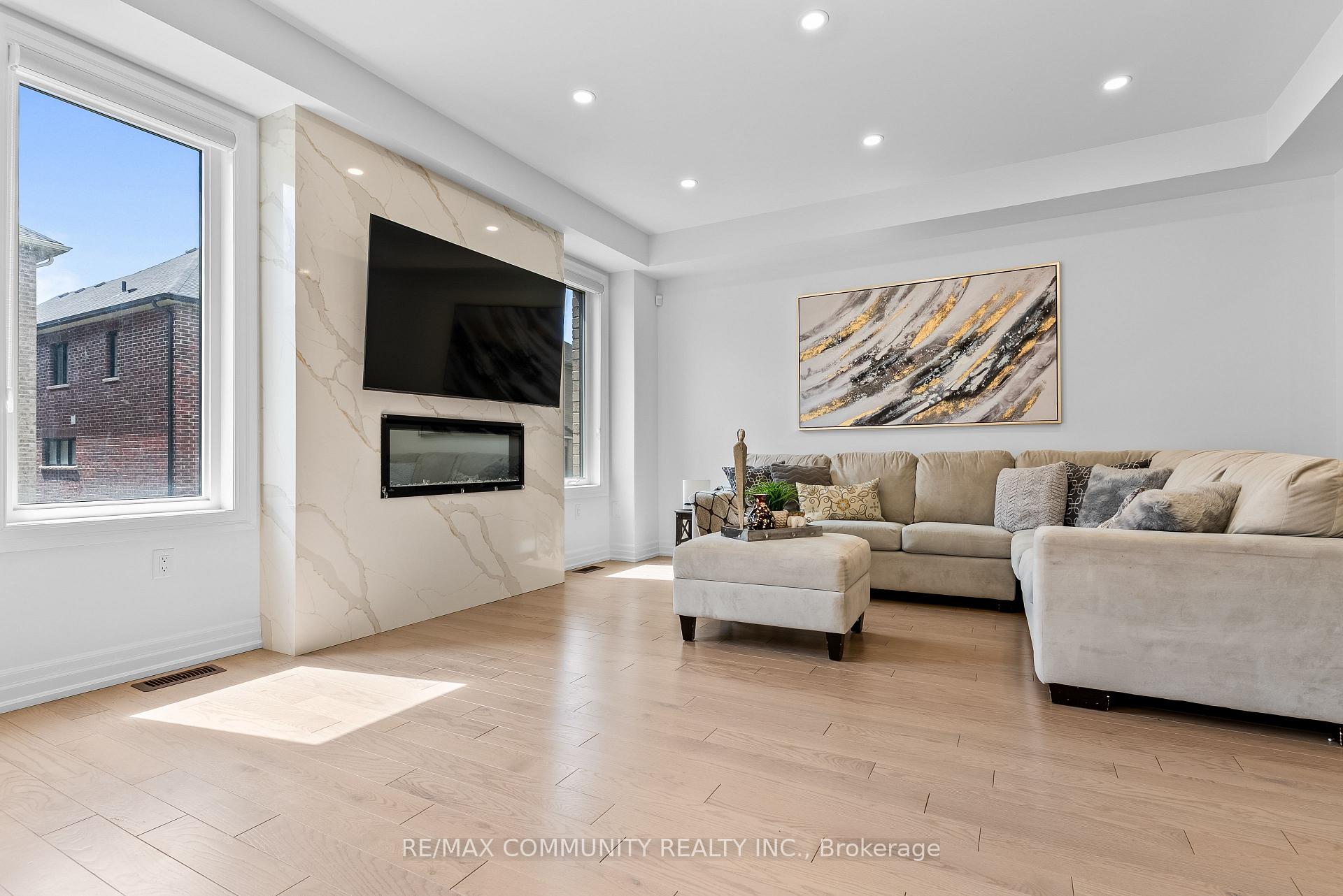 Photo 8 of 2879 Foxden Square, Pickering, Rural Pickering — HOMEH