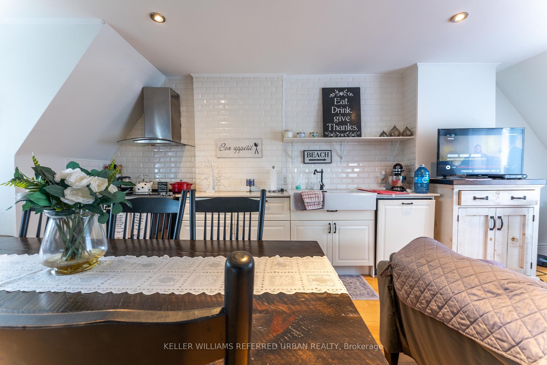 Photo 3 of Unit Upper, 431 Kingston Road, Toronto, The Beaches — HOMEH