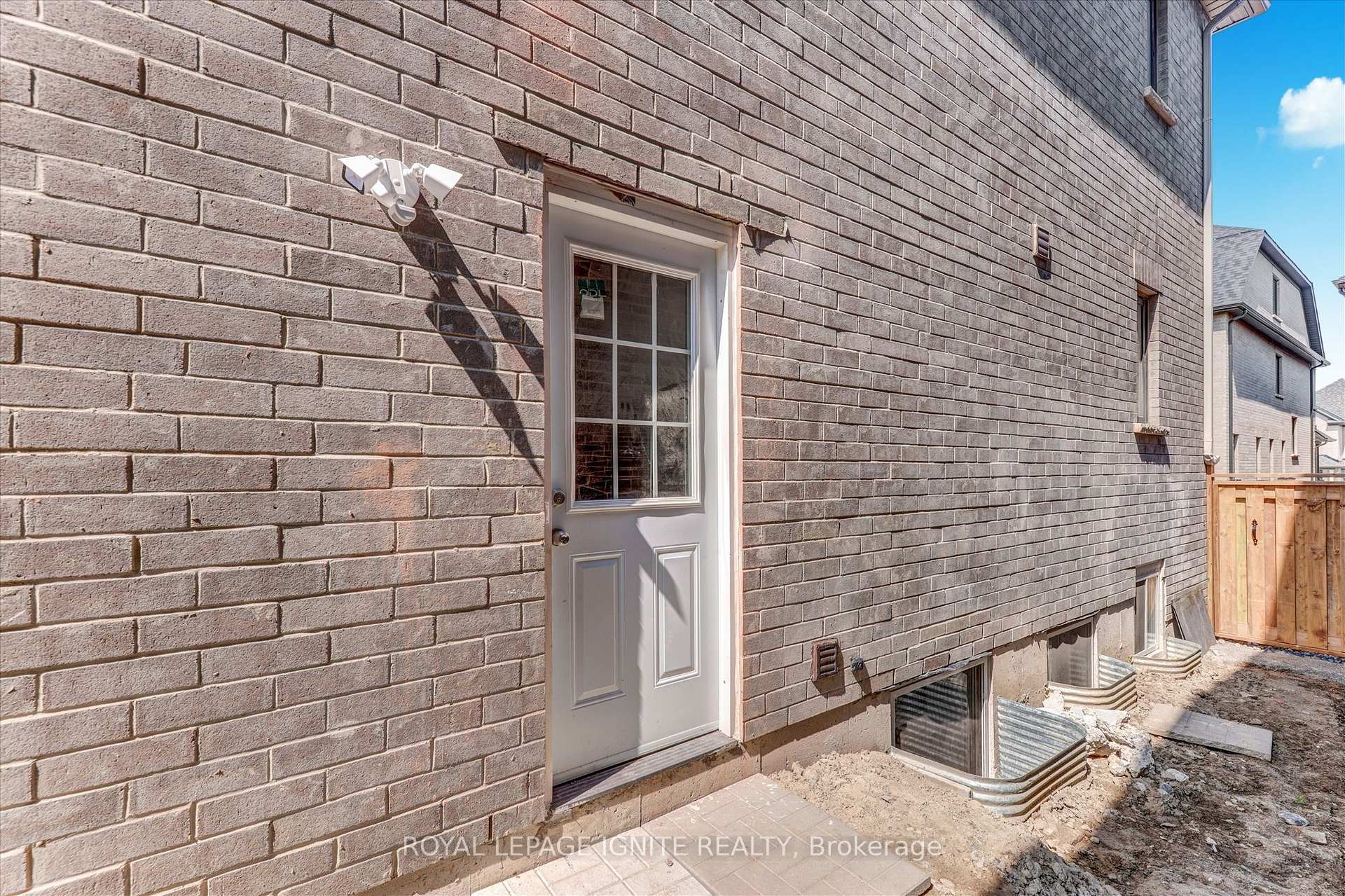 Photo 2 of Unit Basement, 15 Vanni Avenue, Markham, Middlefield — HOMEH