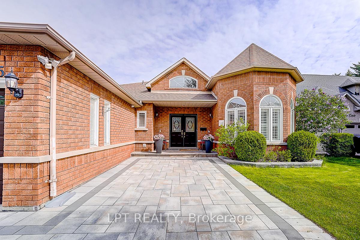Photo 3 of 585 Holgate Circle, Newmarket, Stonehaven-Wyndham — HOMEH