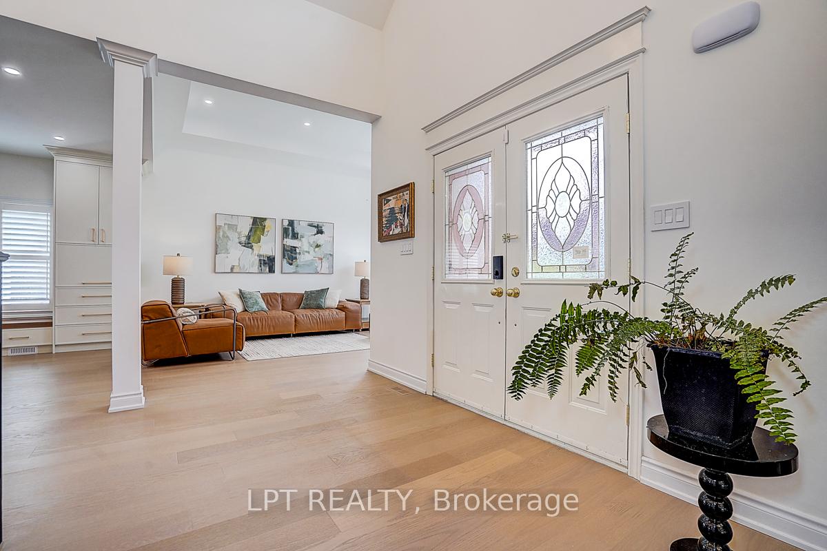 Photo 4 of 585 Holgate Circle, Newmarket, Stonehaven-Wyndham — HOMEH