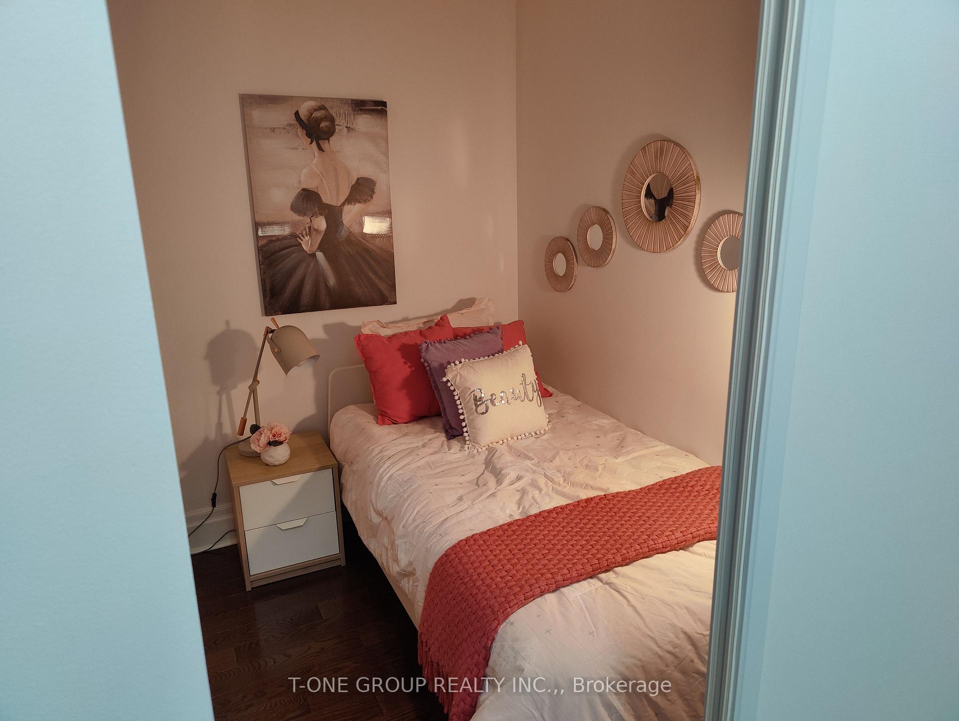 Photo 11 of Unit 207, 57 Upper Duke Crescent, Markham, Unionville — HOMEH