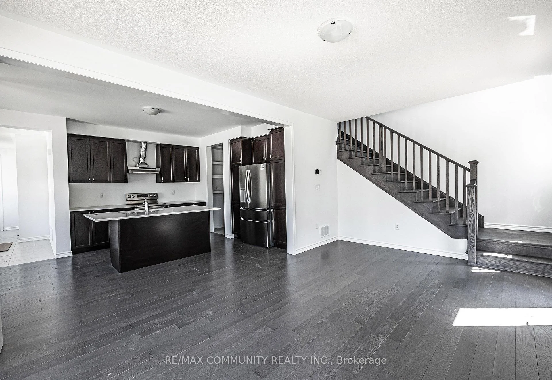 Photo 9 of 1483 Mockingbird Square, Pickering, Rural Pickering — HOMEH