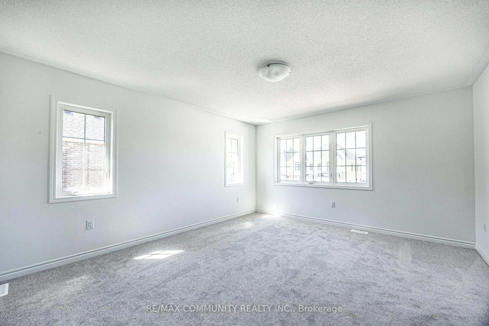 Photo 15 of 1483 Mockingbird Square, Pickering, Rural Pickering — HOMEH